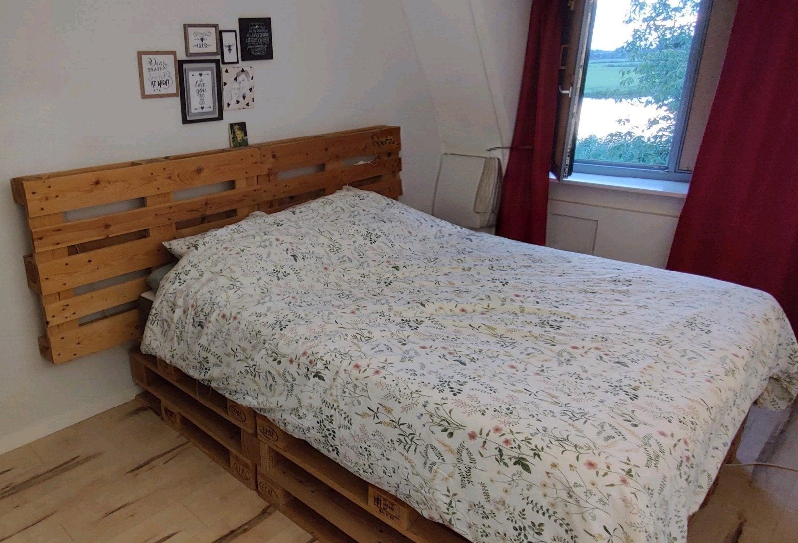 Palletbed 200x160 cm (excl matras), Huis en Inrichting, Ophalen, Bruin, Tweepersoons, Zo goed als nieuw