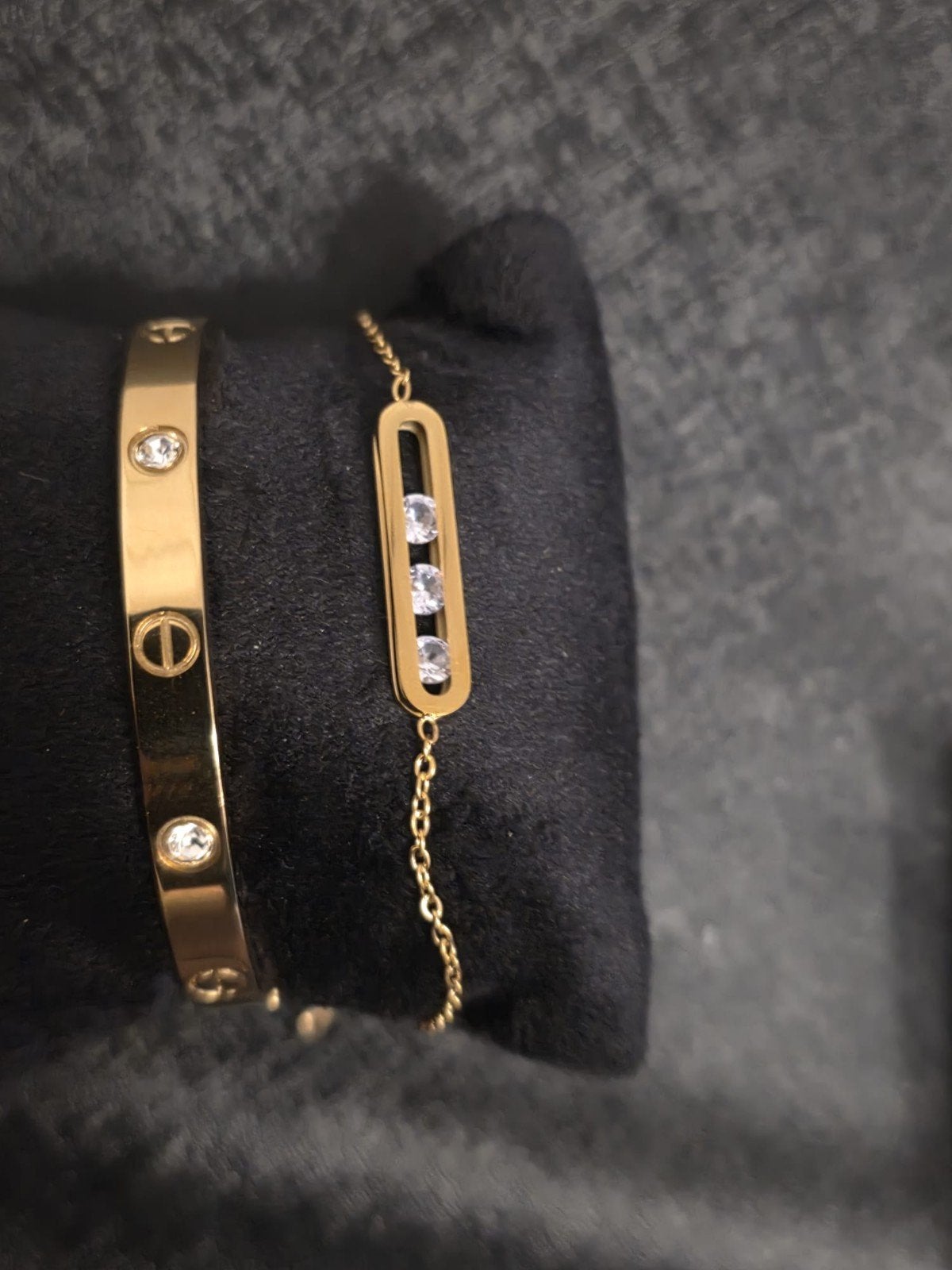 Gouden  kleur armbanden met strass en bedels, Overige materialen, Met bedels of kralen, Nieuw, Ophalen of Verzenden