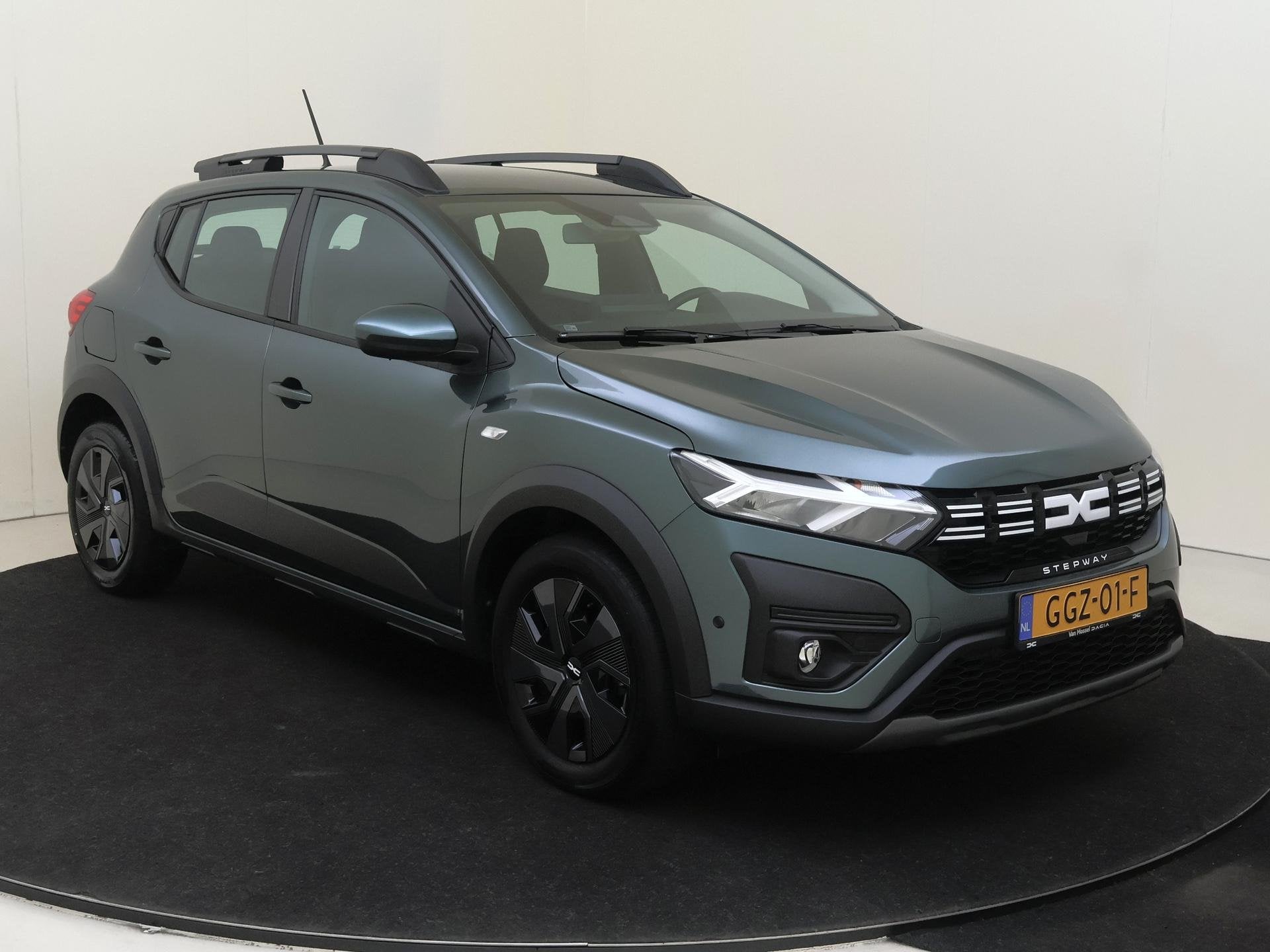 Dacia Sandero Stepway 1.0 TCe Expression 110PK | Navigatie v, Auto's, Voorwielaandrijving, Dealer onderhouden, Stof, Gebruikt