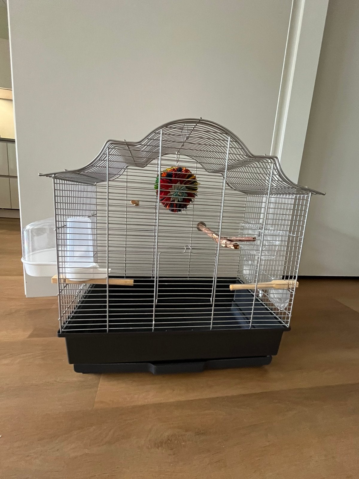 Vogelkooi op standaard, 57-50 cm, Dieren en Toebehoren, Ophalen, Zo goed als nieuw, Metaal, Vogelkooi