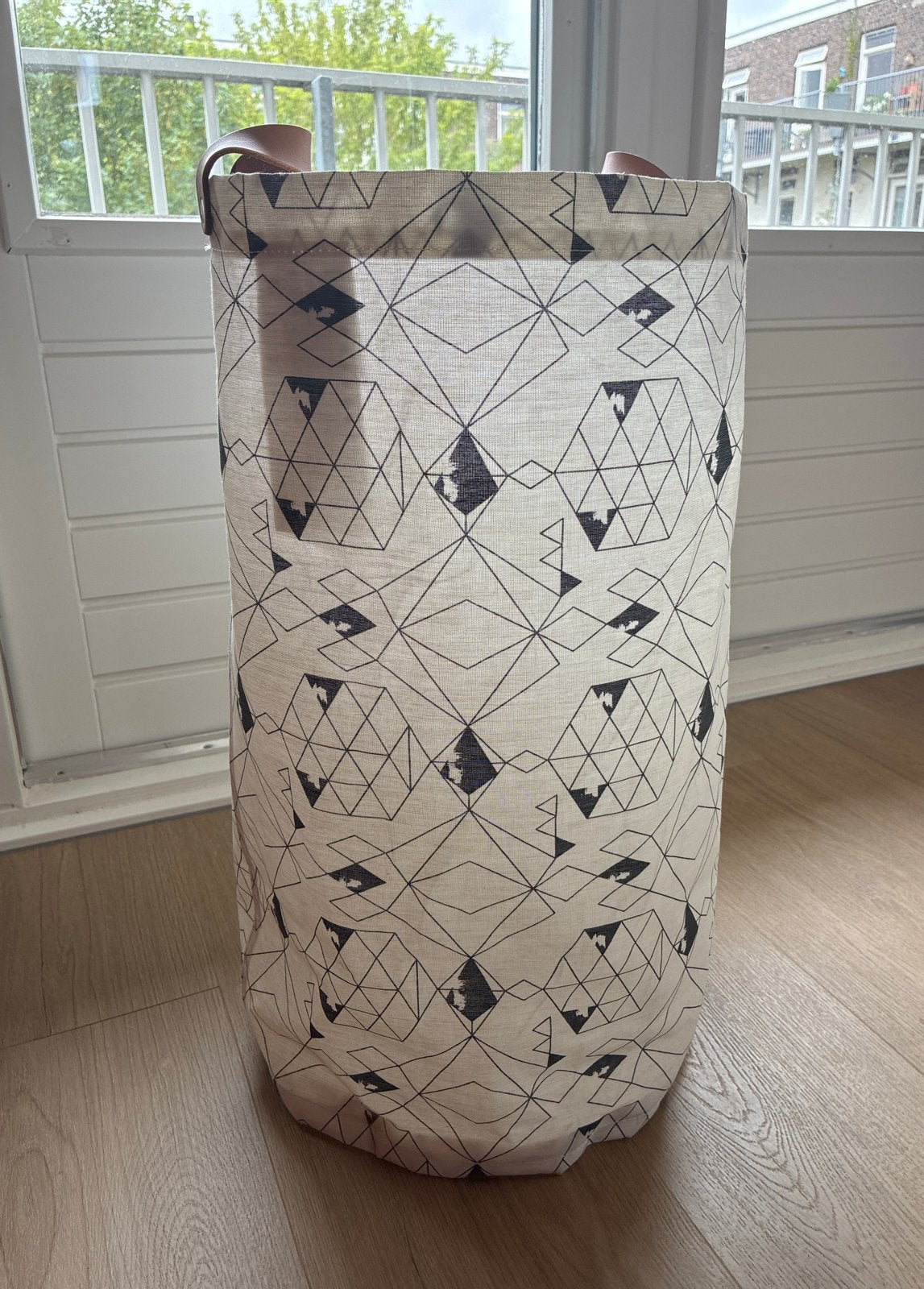 IKEA Waszak met geometrisch patroon en leren handvatten, Ophalen, Zo goed als nieuw, Modern, Wit