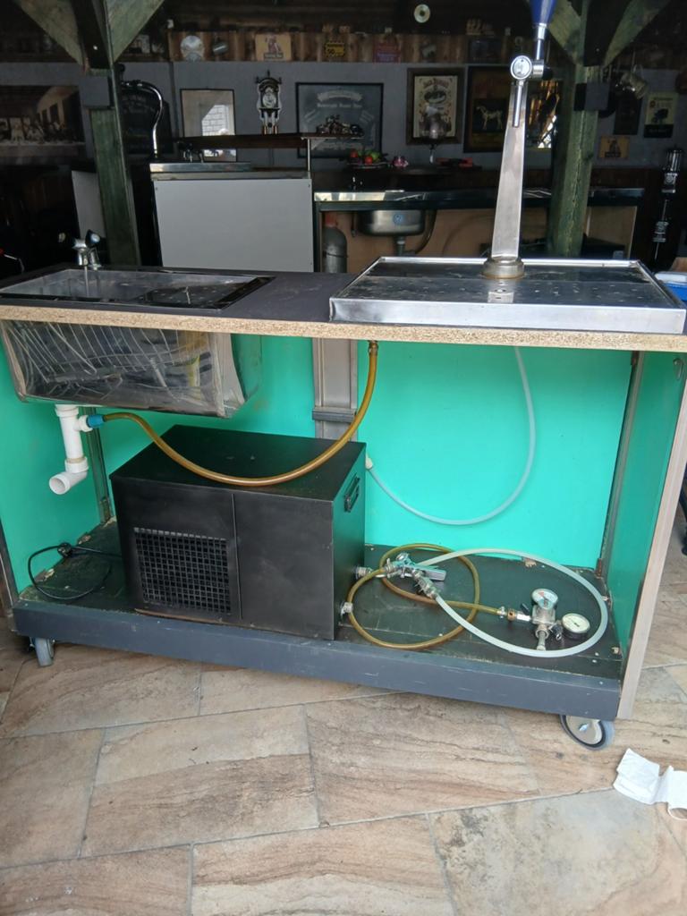 Komplete mobiele bar met droogkoeler, Ophalen