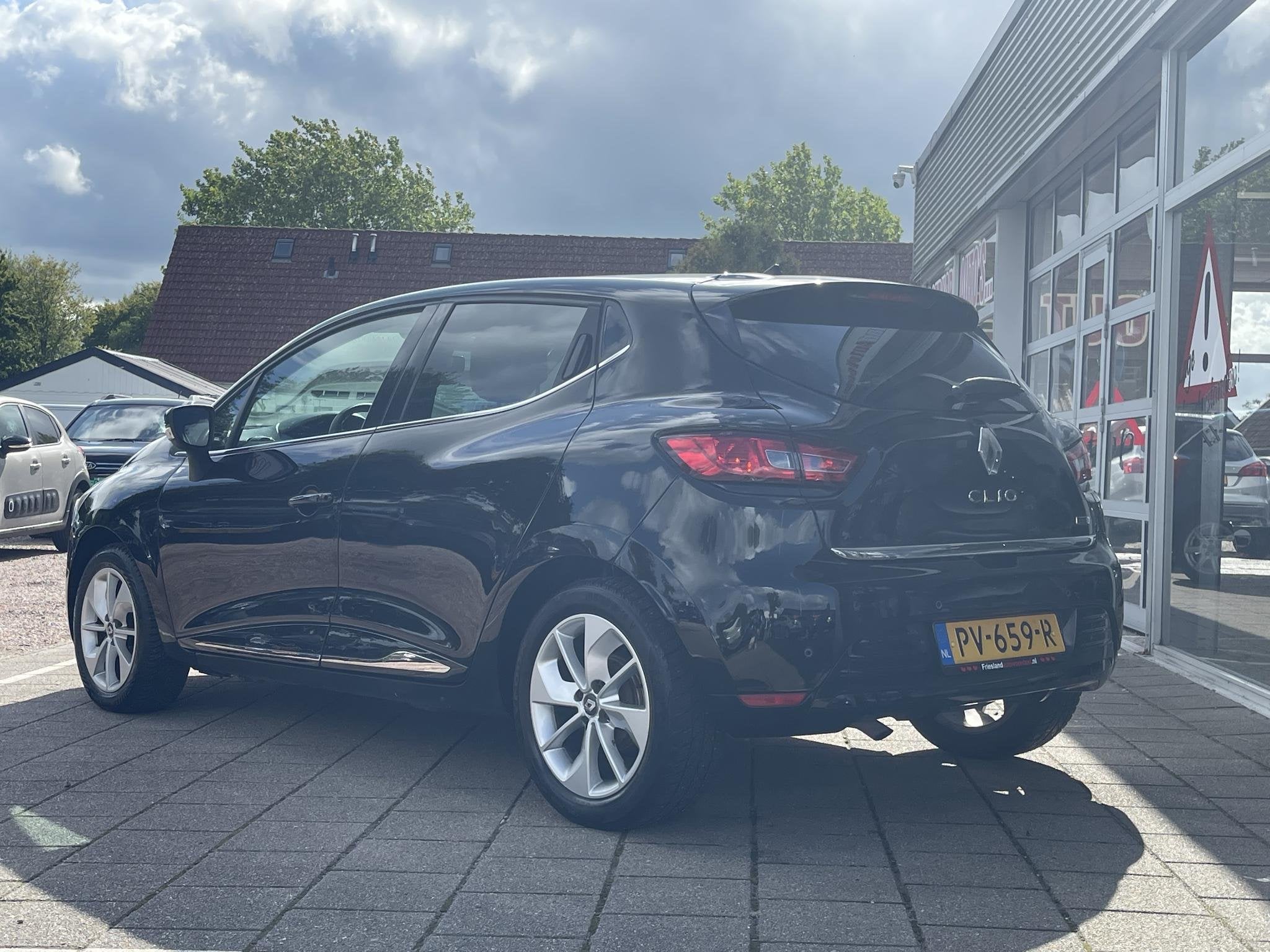 Renault Clio 0.9 TCe Limited /Cruise/Airco/Navi/Onderhoudshi, Voorwielaandrijving, 898 cc, Stof, Gebruikt