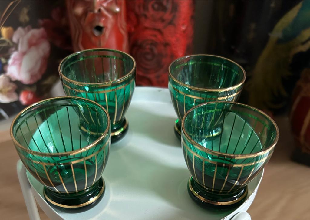 Vintage Groen Gouden Gestreept Borrelglaasjes 4 Stuks, Ophalen of Verzenden, Zo goed als nieuw, Borrel- of Shotglas