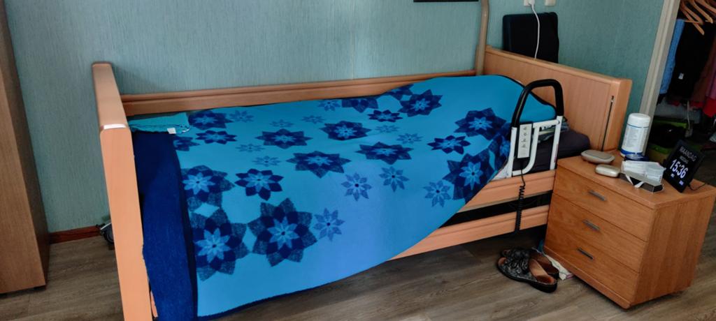 Elektrisch verstelbaar seniorenbed - Comfort en gemak, Ophalen, 90 cm, Eenpersoons, Bruin