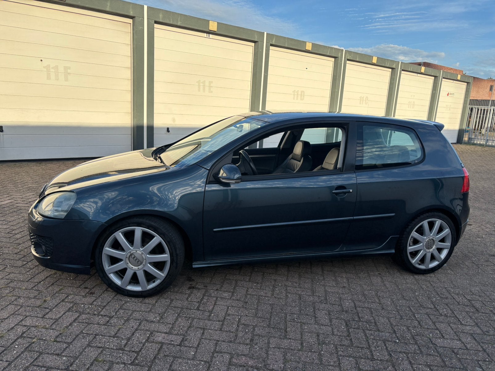 Volkswagen Golf 2.0 FSI 110KW 3D 2004 Blauw, Auto's, Voorwielaandrijving, 4 cilinders, 1984 cc, Blauw