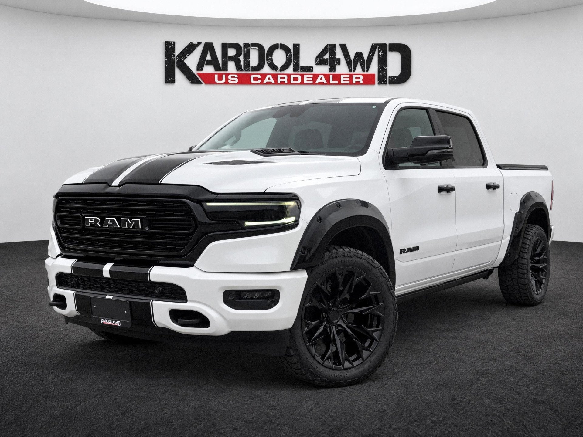 Dodge Ram 1500 5.7 V8 4x4 Crew Cab Limited BLACK ON WHITE ED, Auto's, Automaat, Gebruikt, 5654 cc, 402 pk