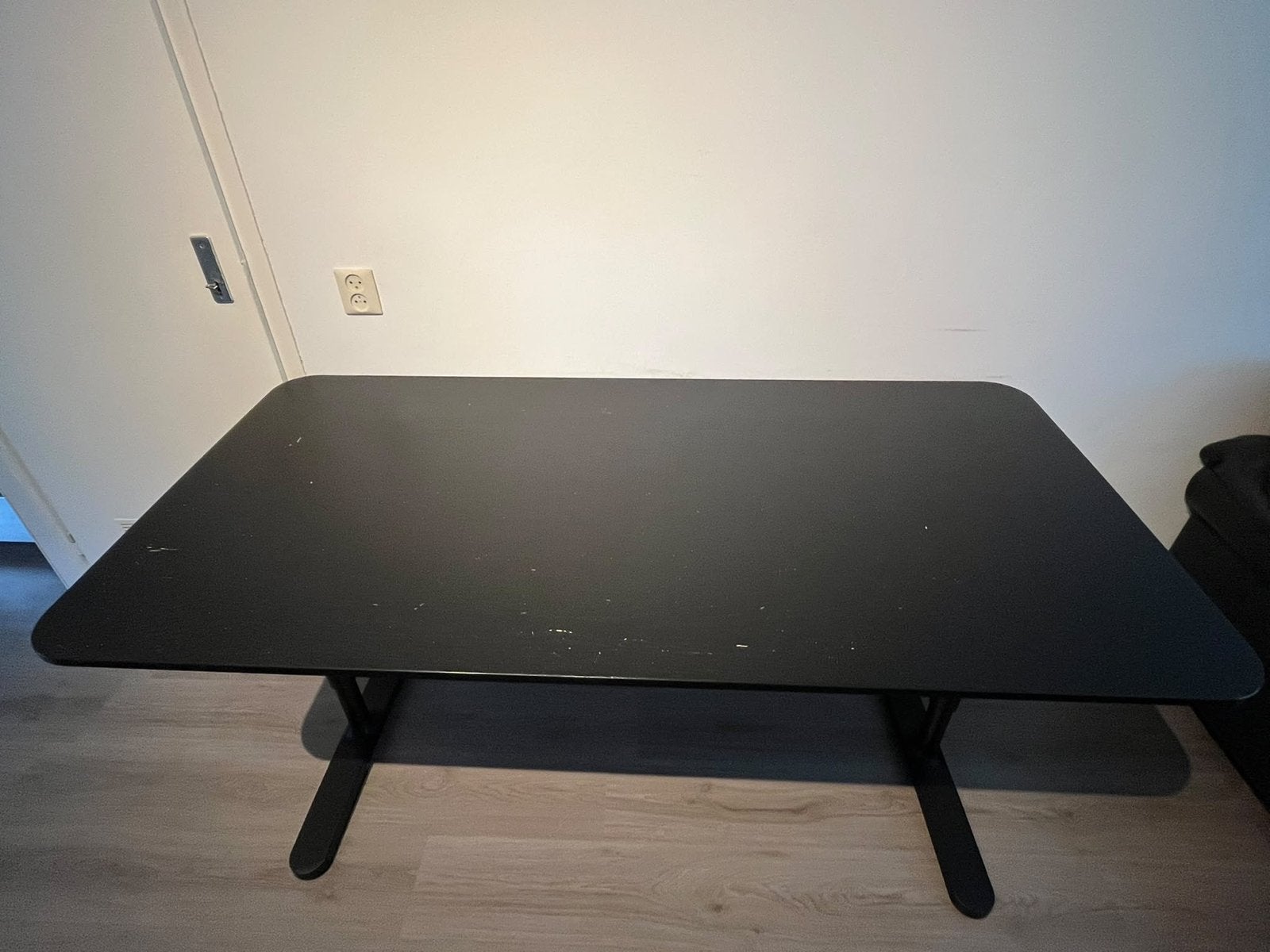 IKEA Bekant bureau - Zwart, in hoogte verstelbaar, Huis en Inrichting, Ophalen, Zwart, Gebruikt, In hoogte verstelbaar