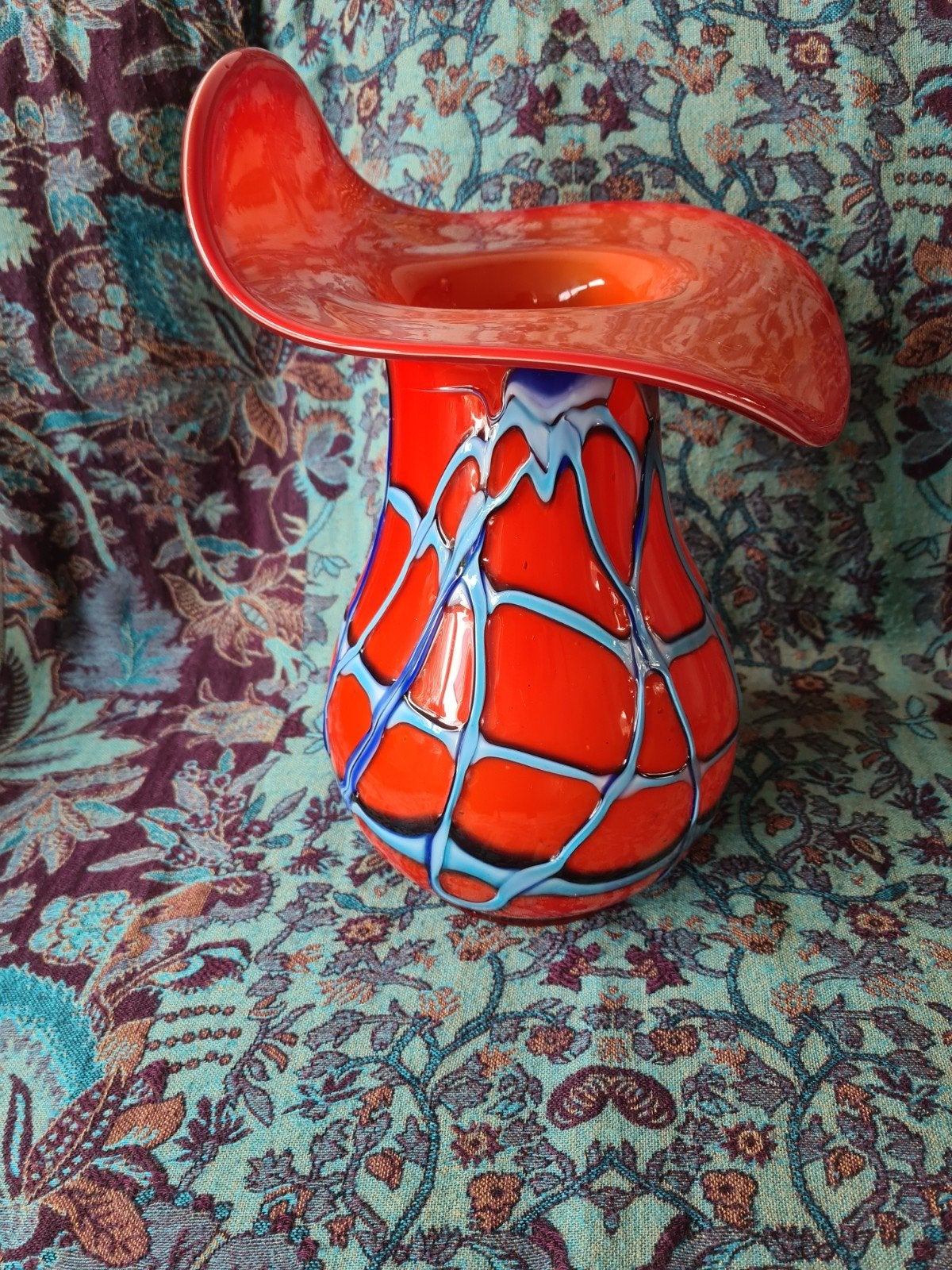 Glazen vaas mondgeblazen rood met turquoise strepen 30 cm, Antiek en Kunst, Antiek | Glas en Kristal, Ophalen of Verzenden