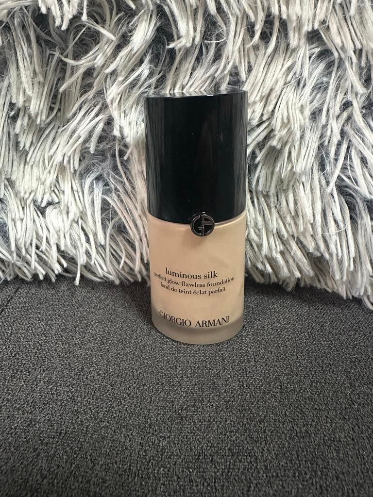 Giorgio Armani Luminous Silk Foundation - Kleur 1.5, Gehele gezicht, Beige, Nieuw, Ophalen of Verzenden
