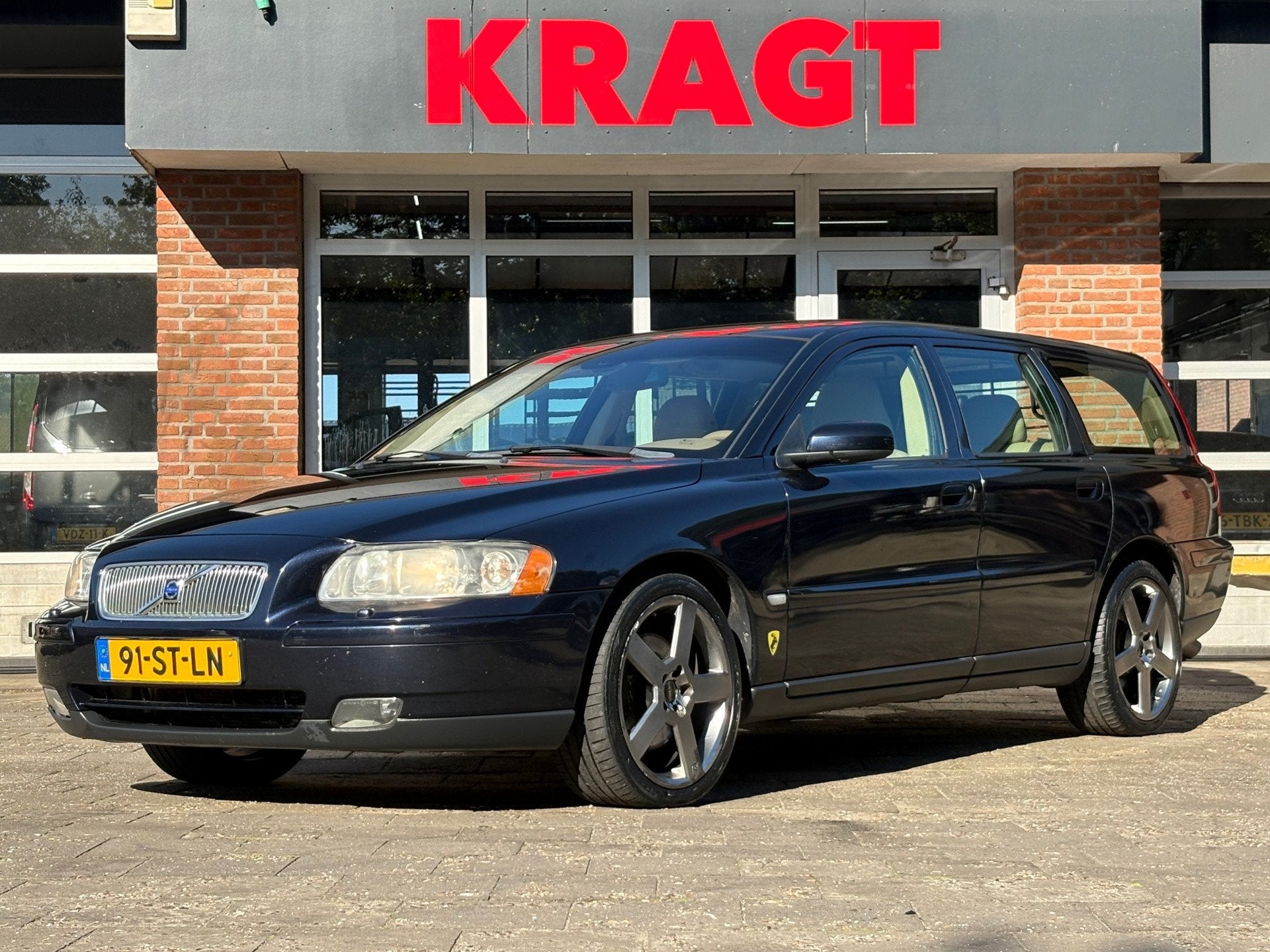 Volvo V70 Edition II 2.0T 180 pk - Leder - R-Design velgen -, Voorwielaandrijving, Zwart, 1984 cc, Blauw