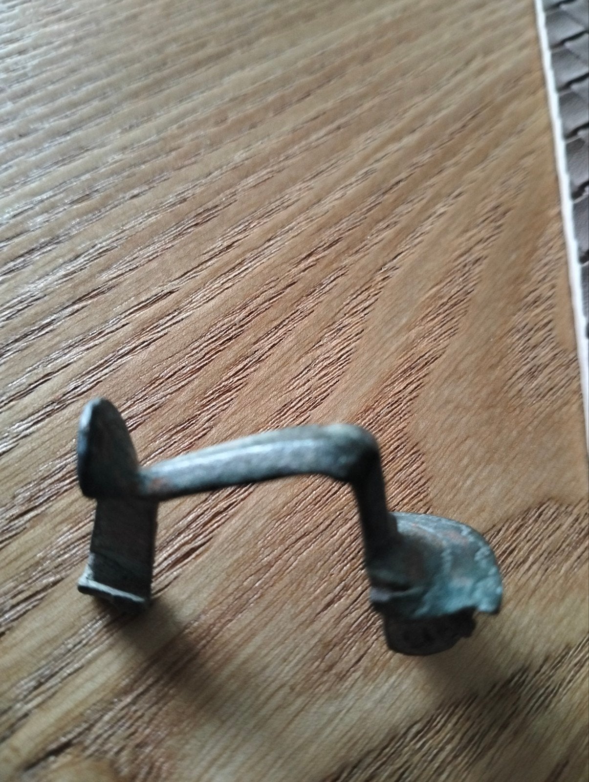 Romeinse knie fibula, Ophalen of Verzenden, Overige materialen