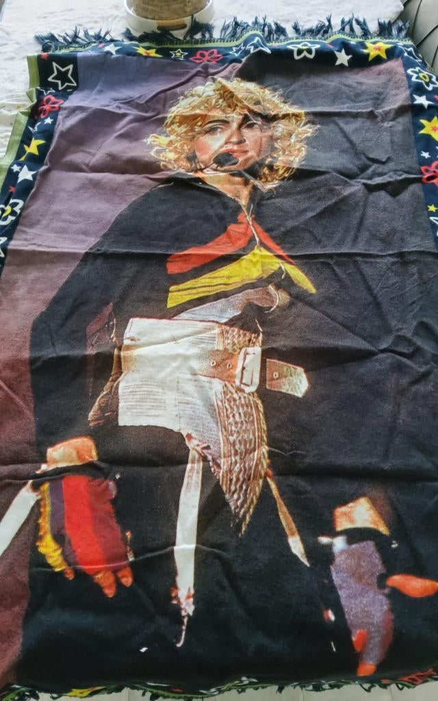MADONNA - BLOND AMBITION TOUR WALL RUG / THROW Officiële, Verzamelen, Muziek, Artiesten en Beroemdheden, Verzenden, Zo goed als nieuw