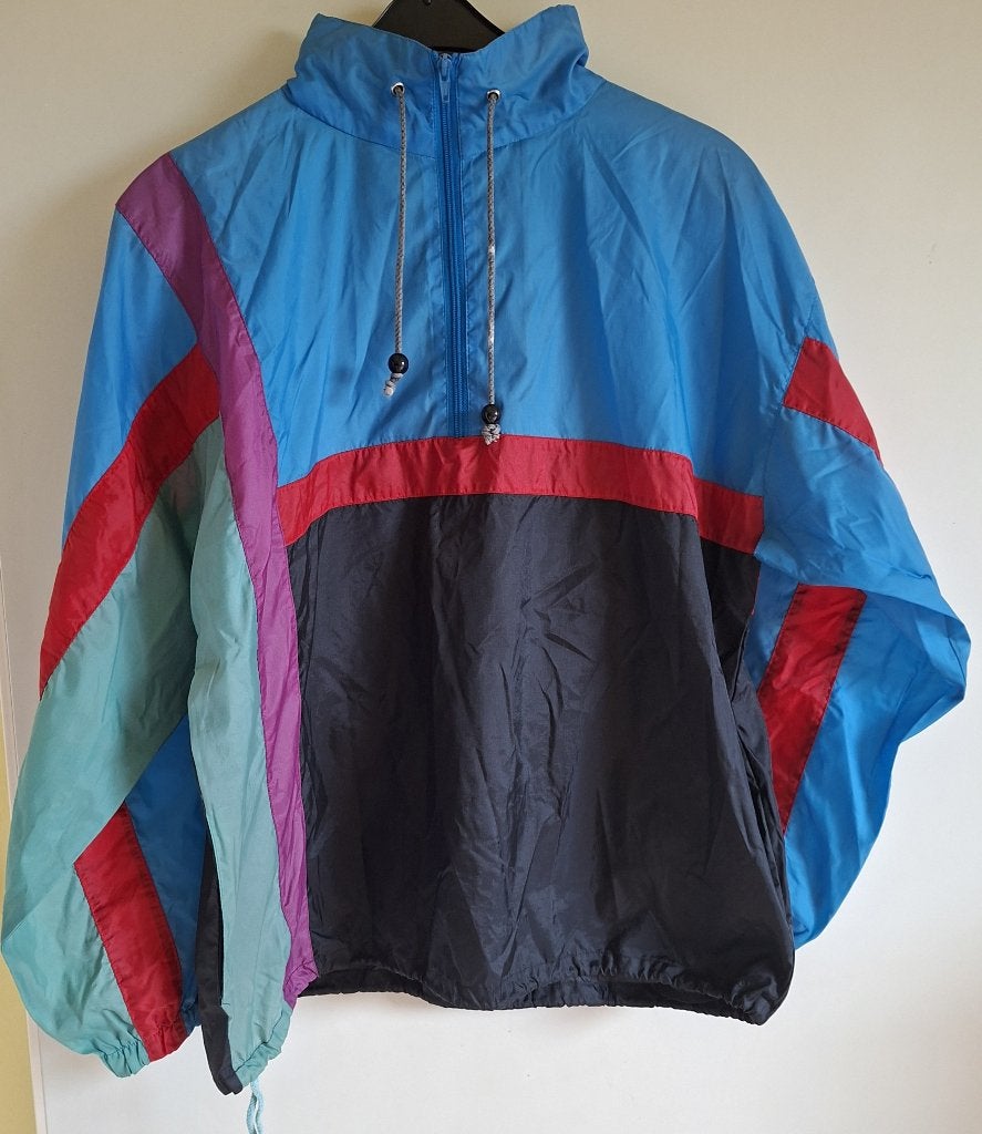Sportief jasje in maat M, ideaal voor diverse activiteiten., Kleding | Dames, Sportkleding, Maat 38/40 (M), Overige kleuren, Overige typen