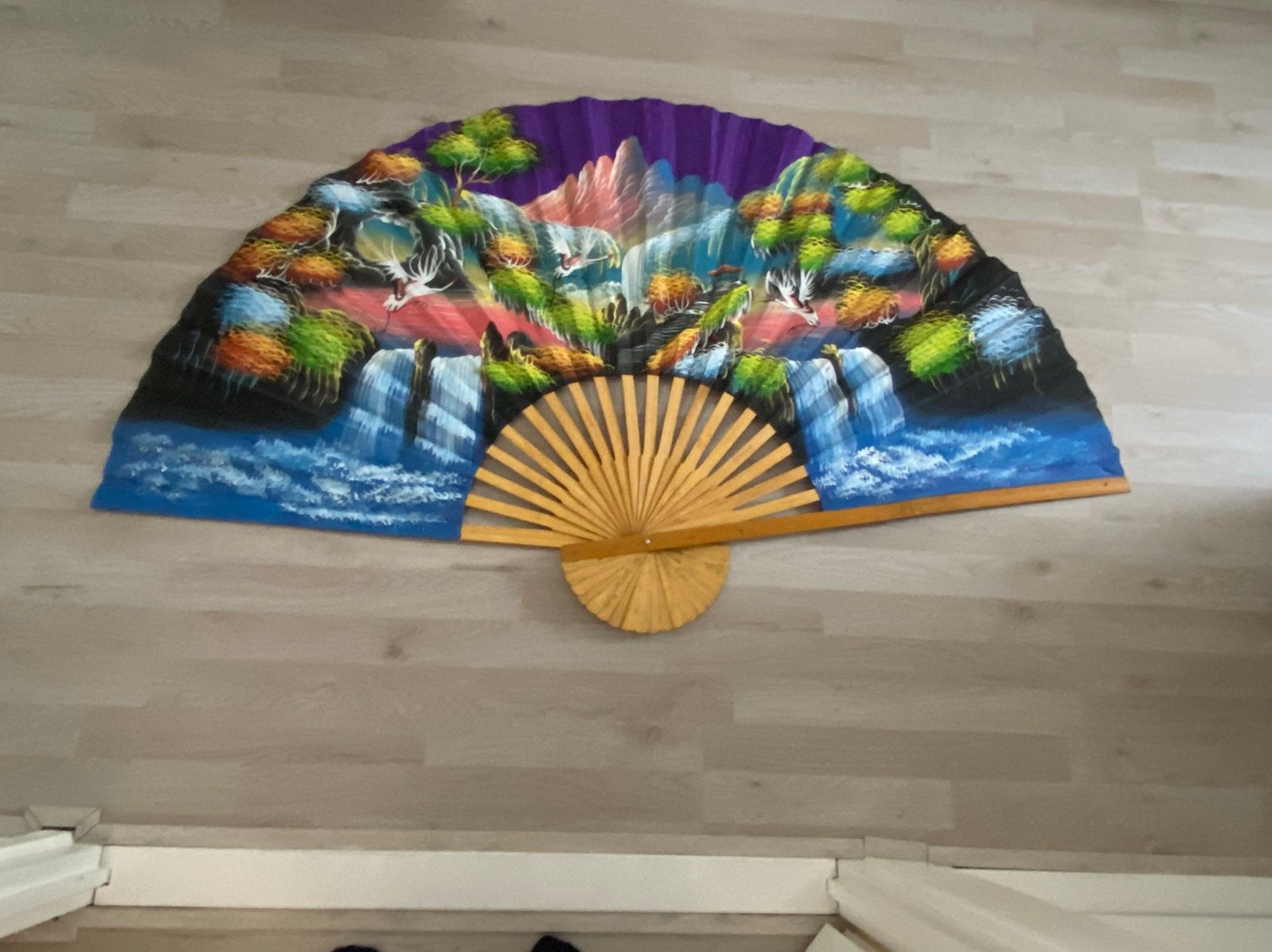 Grote decoratieve waaier met landschap - Vochtschade onder, Hout, Gebruikt, Meerkleurig, Ophalen of Verzenden