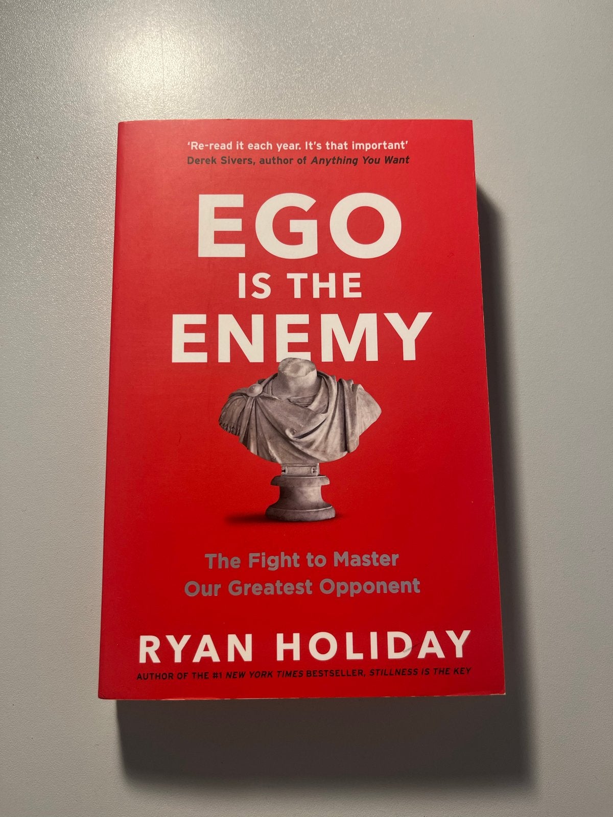 Ego Is The Enemy - Ryan Holiday, Ophalen of Verzenden, Zo goed als nieuw, Overige onderwerpen