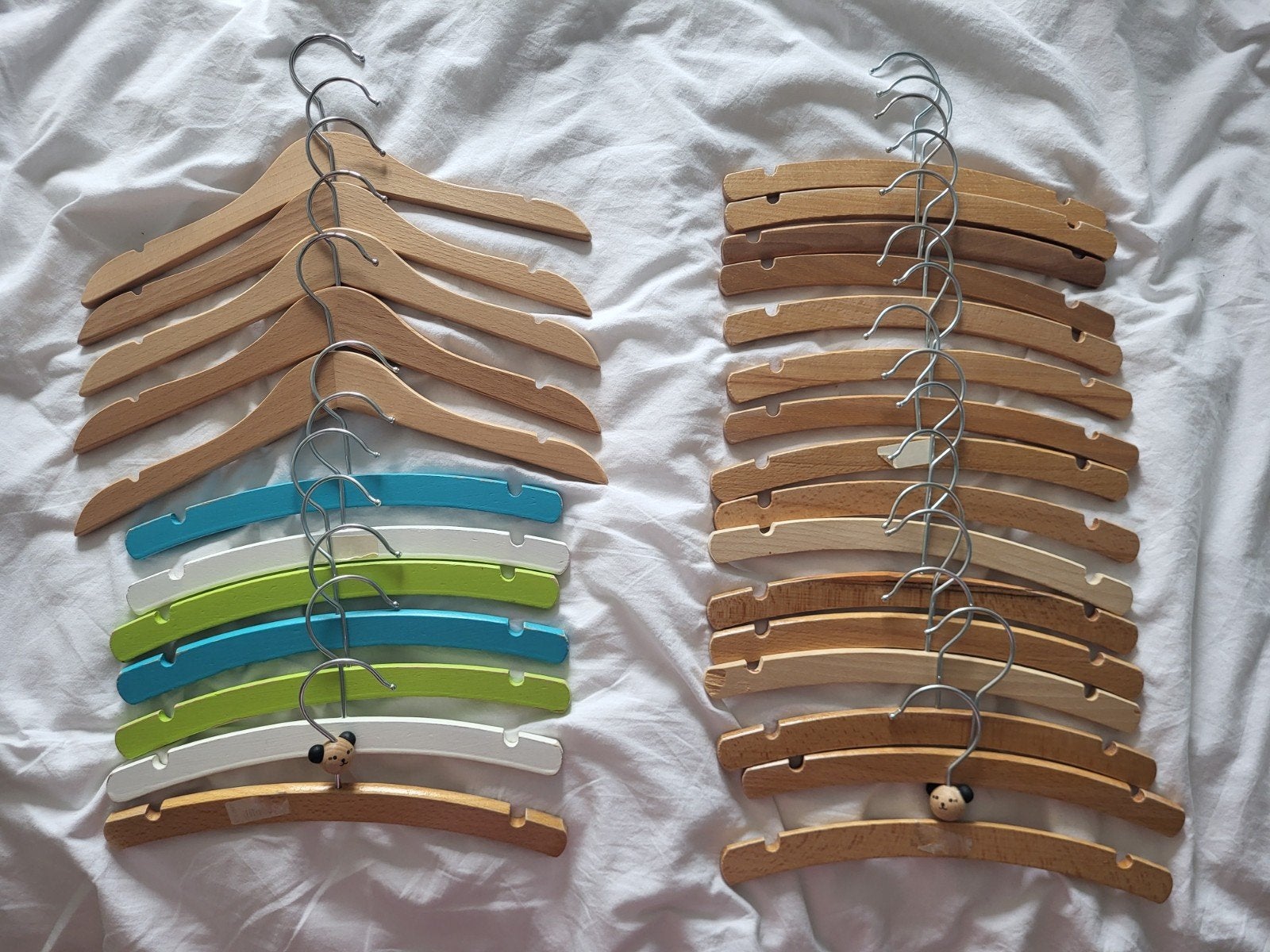 Houten kinderkledinghangers, Ophalen, Zo goed als nieuw