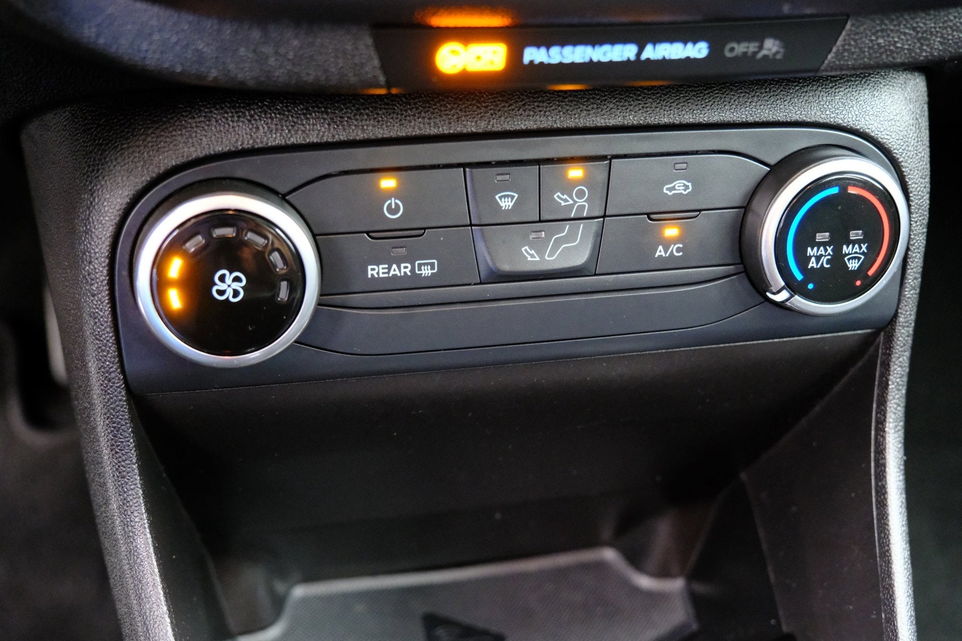 Foto 12 van Ford Fiesta 1.1 Trend 5-deurs Airco|PDC|LMV
