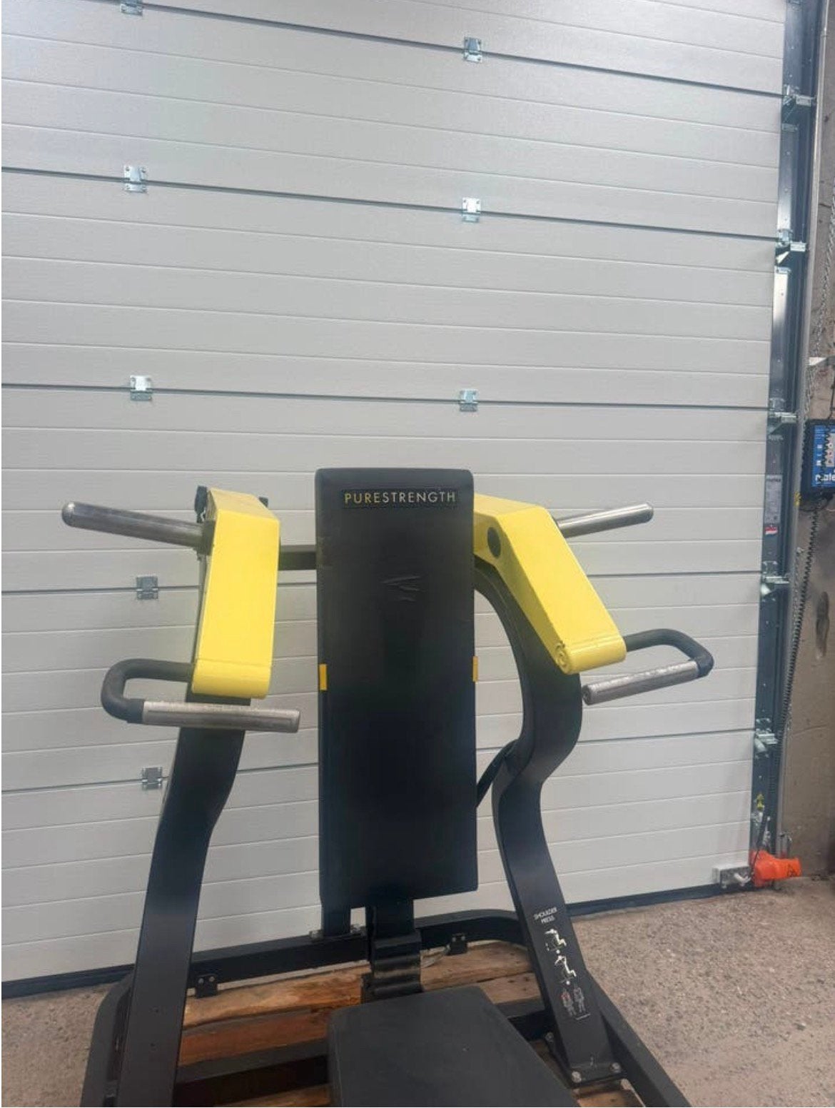 Technogym pure strength shoulderpress / schulterpresse, Ophalen, Benen, Gebruikt, -
