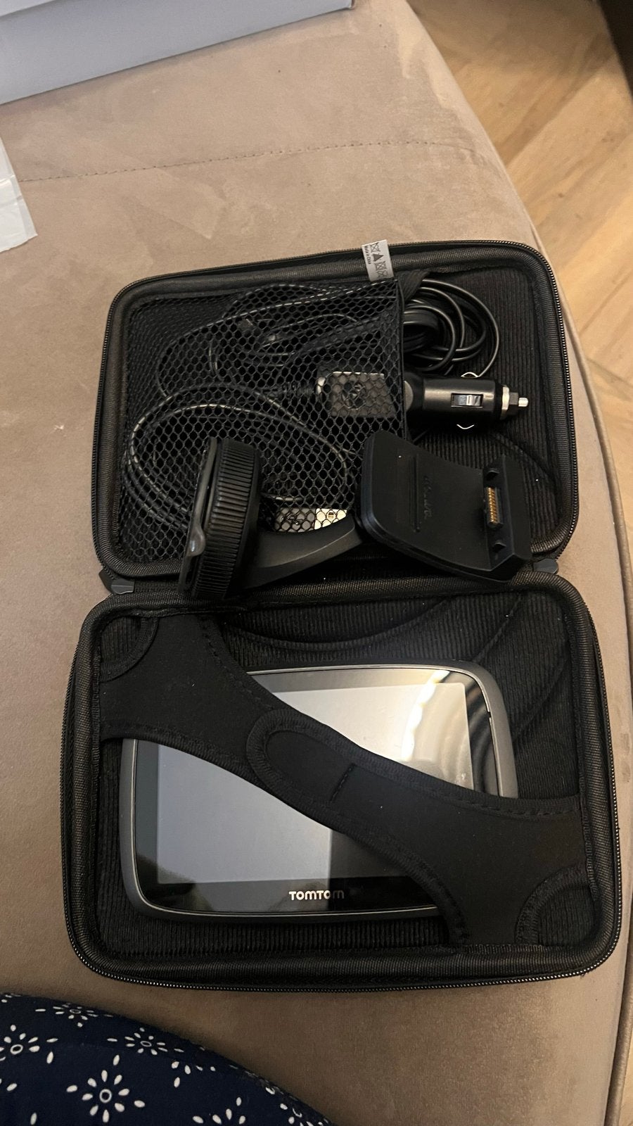 TomTom go navigatiesysteem met accessoires en hoes, Ophalen of Verzenden, Gebruikt