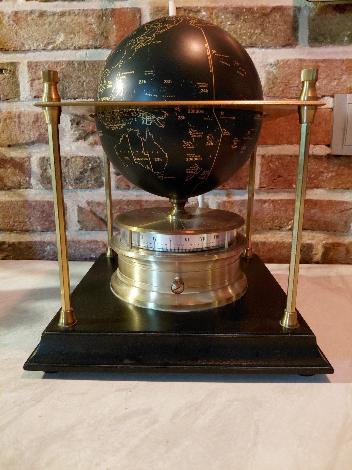 The Royal Geographical Society Wereldklok 1980, Ophalen