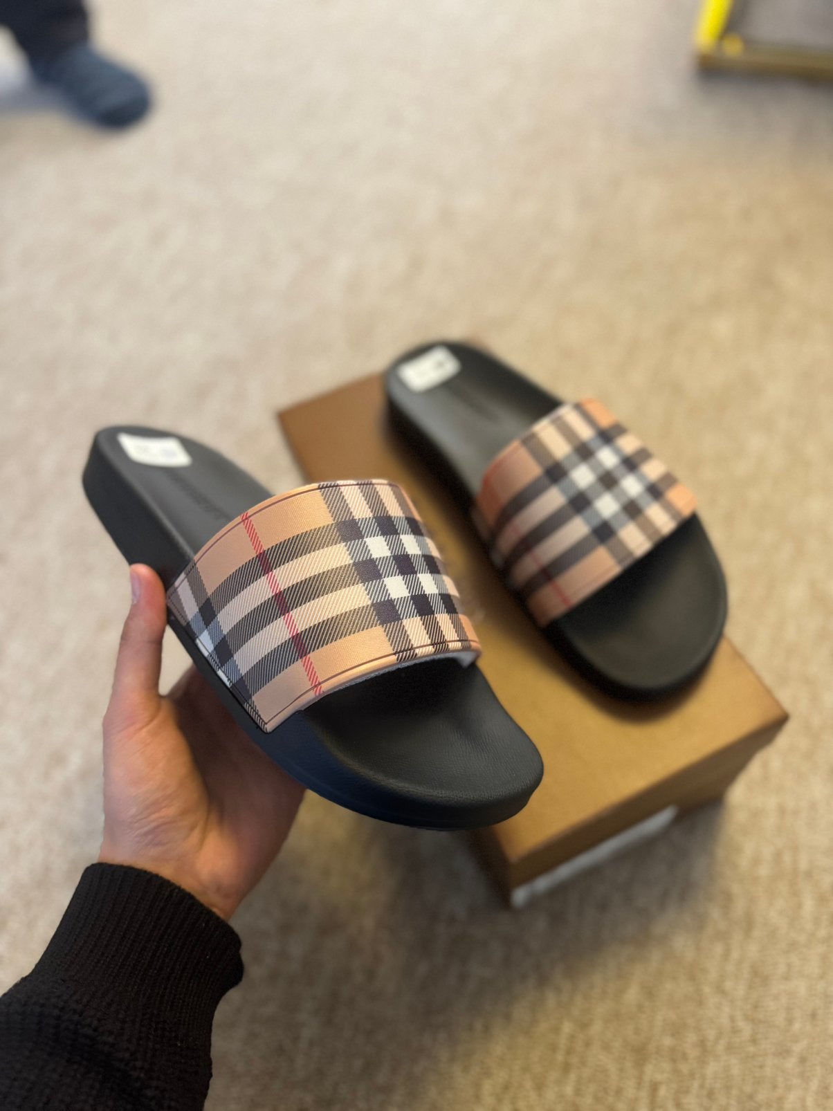 Burberry slippers, Ophalen of Verzenden, Nieuw