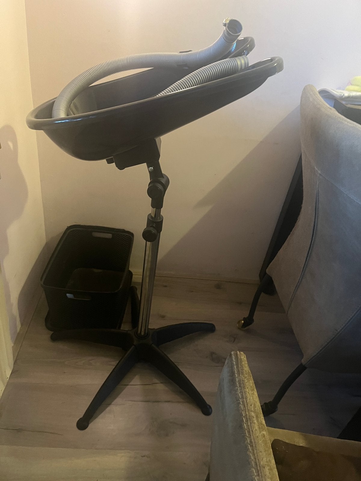 Te koop zwarte mobiele wasbak