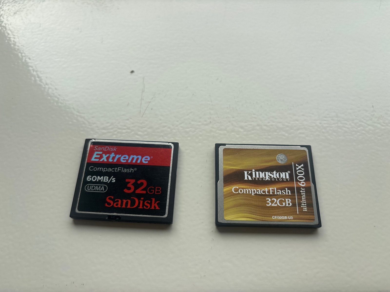 CompactFlash (CF) geheugenkaarten 32GB - SanDisk & Kingston, 32 GB, Ophalen of Verzenden, Zo goed als nieuw, Fotocamera