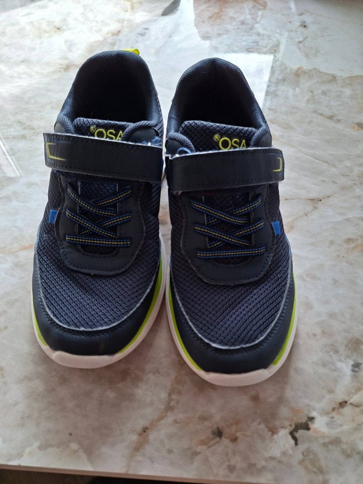 zo goed als nieuwe sportschoenen, Sportschoenen, Osaga, Ophalen of Verzenden, Zo goed als nieuw