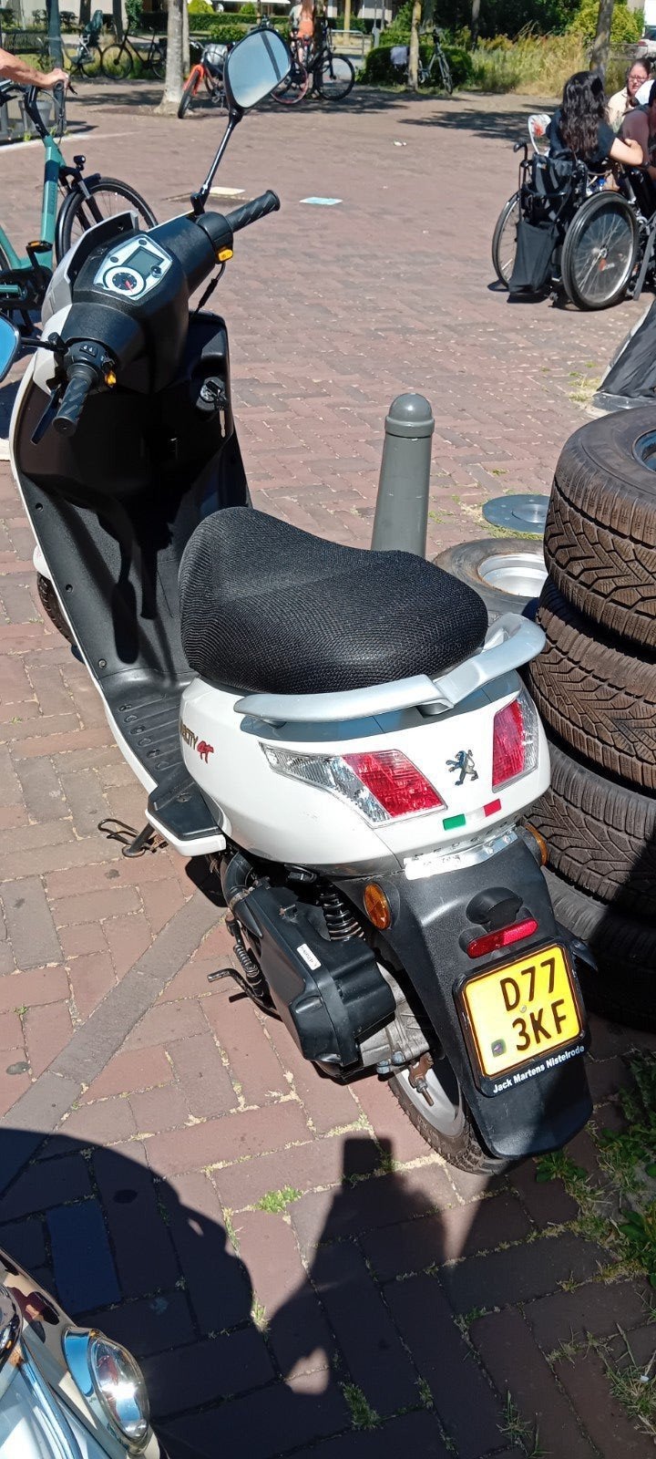 3 prima en mooie scooters, Fietsen en Brommers, Scooters | Peugeot, Overige modellen, Benzine, Ophalen