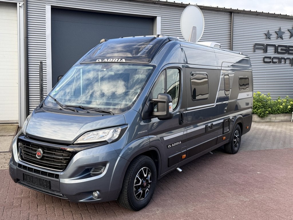 Adria Twin SUPREME 640 SLB- 9T AUTOMAAT-LENGTE BEDDEN. ENZ., Caravans en Kamperen, Campers, Buscamper of Camperbus, Bedrijf, Adria