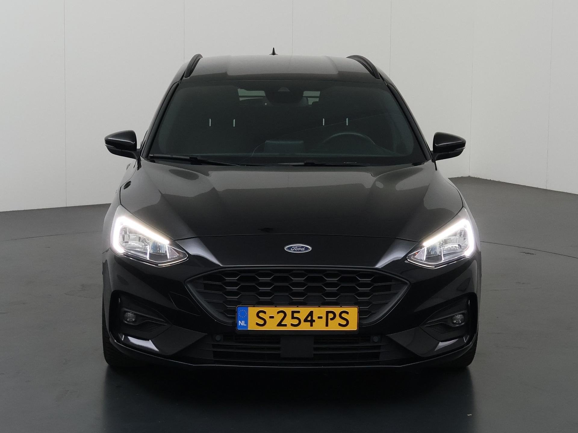 Ford Focus Wagon 1.0 EcoBoost ST Line Business | Winterpakke, Auto's, Ford, Gebruikt, 1283 kg, Zwart, Geïmporteerd