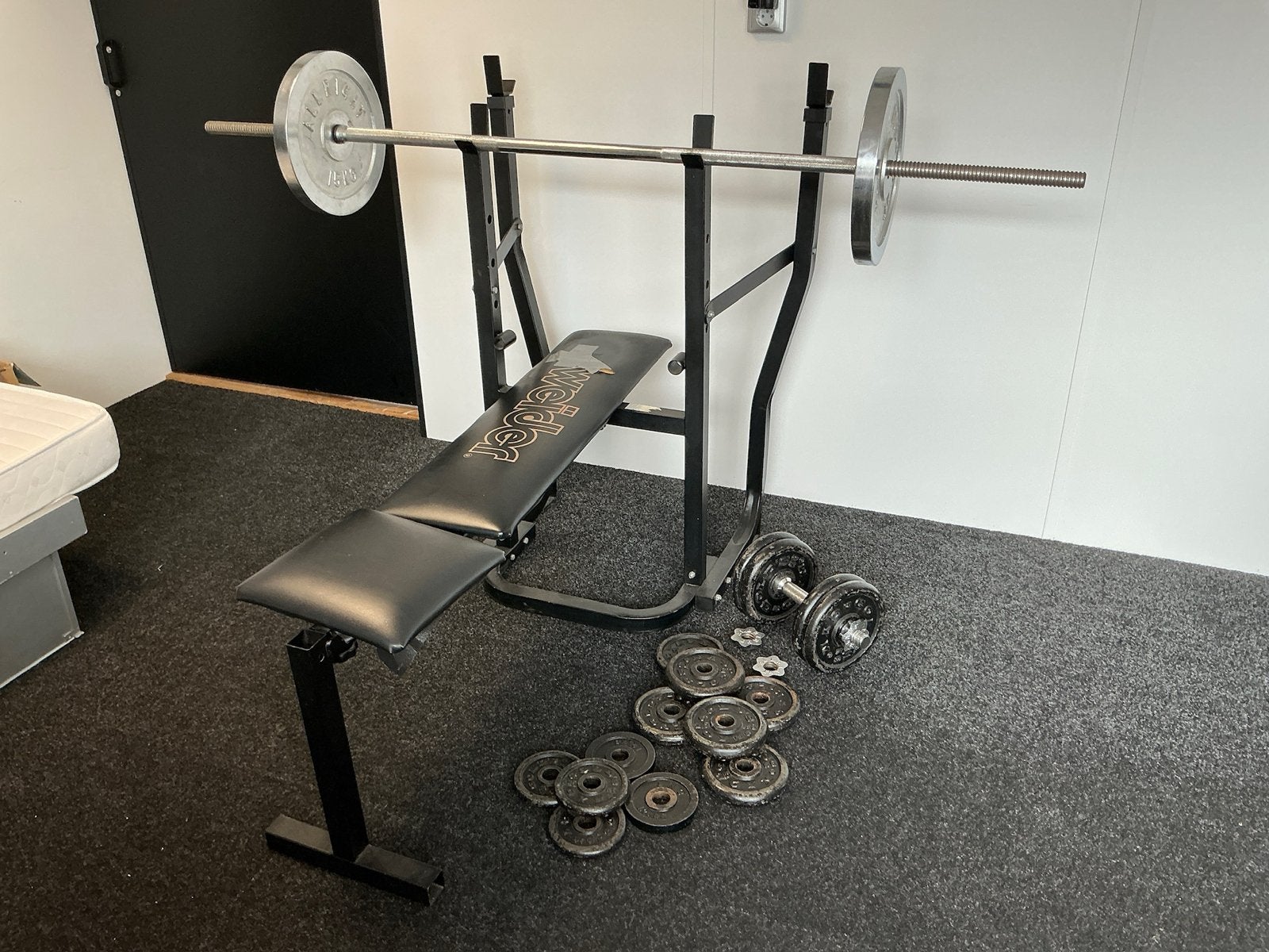 Complete Weider halterbank + gewichten – Gold’s Gym/allright, Ophalen, Gebruikt, Armen, Fitnessbank