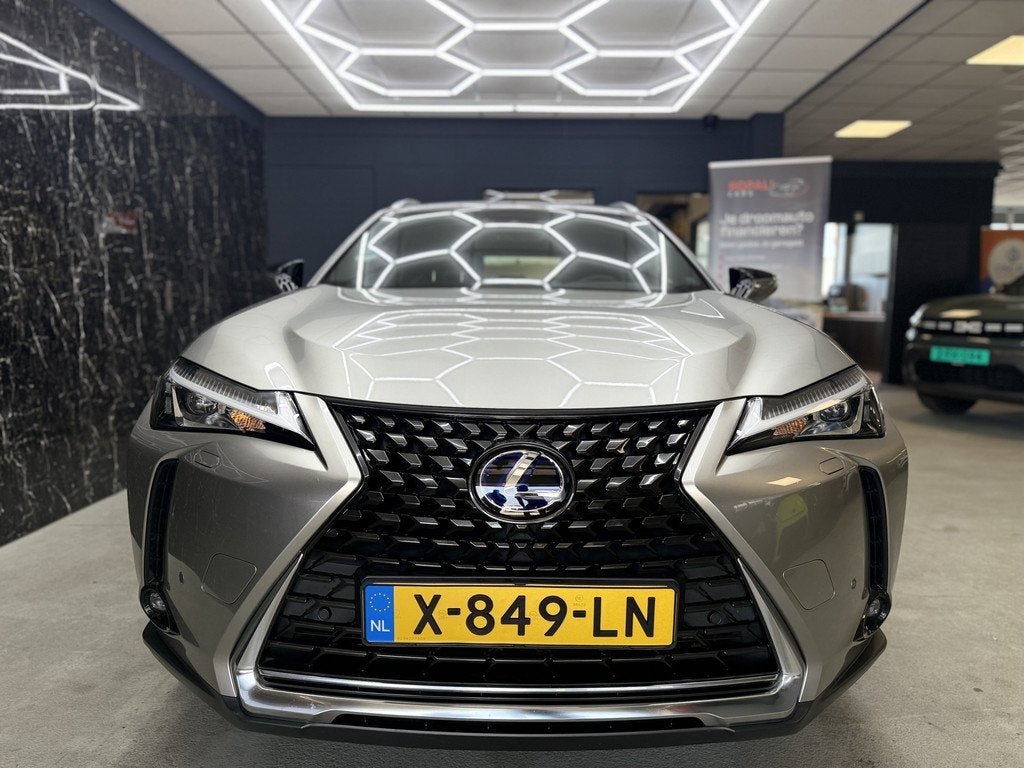 Lexus UX 250h Luxury Line (bj 2022, automaat), Gebruikt, 4 cilinders, Leder, Bedrijf