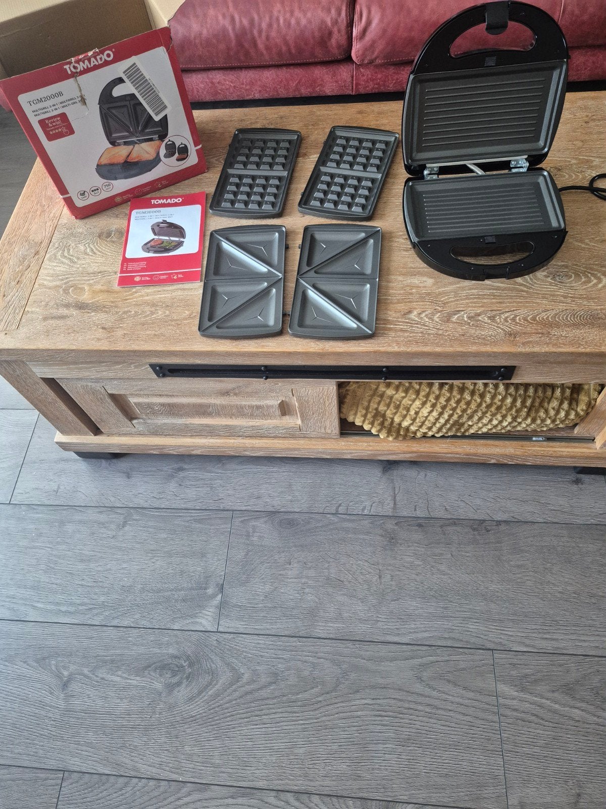 Tomado TGM2000B 3-in-1 Grill, Wafel- & Tosti-ijzer, Witgoed en Apparatuur, Grillplaten, Ophalen of Verzenden, Nieuw, Tafelgrill