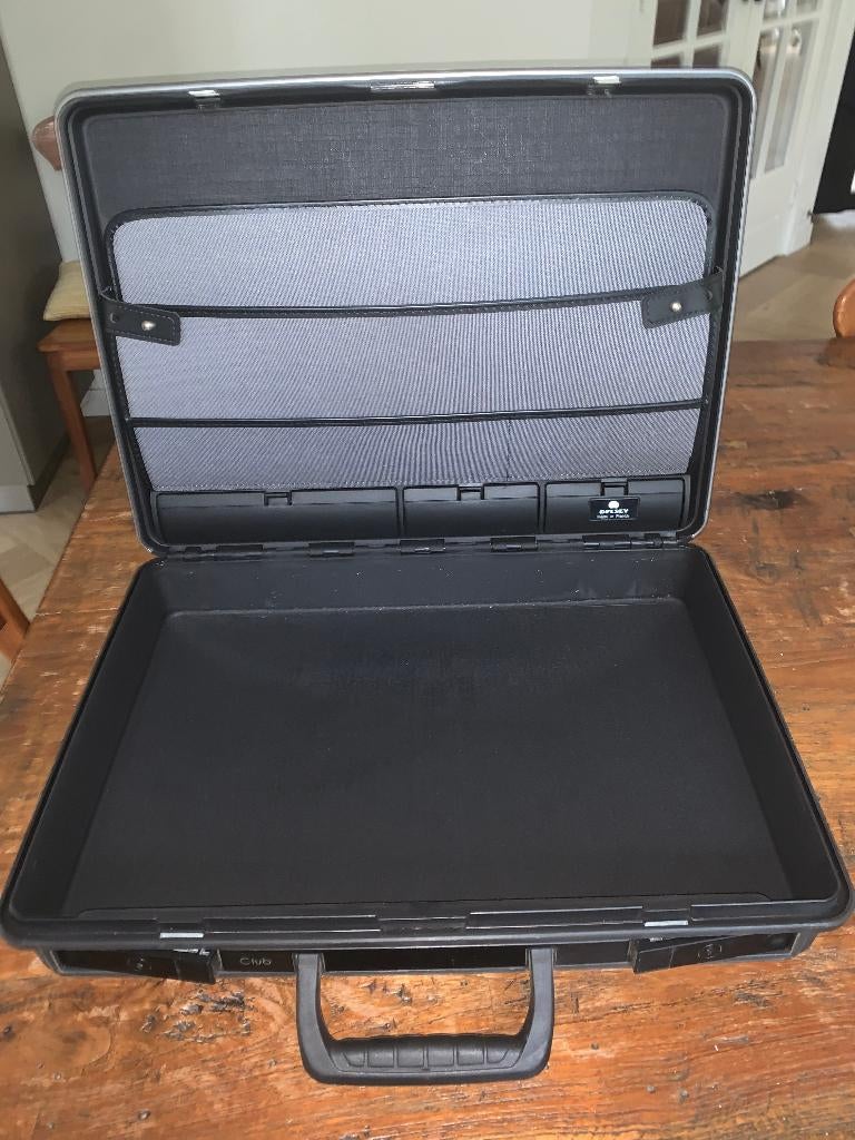Delsey Club hardcase attaché koffer, Sieraden, Tassen en Uiterlijk, Koffers, Zo goed als nieuw, Hard kunststof, Minder dan 50 cm