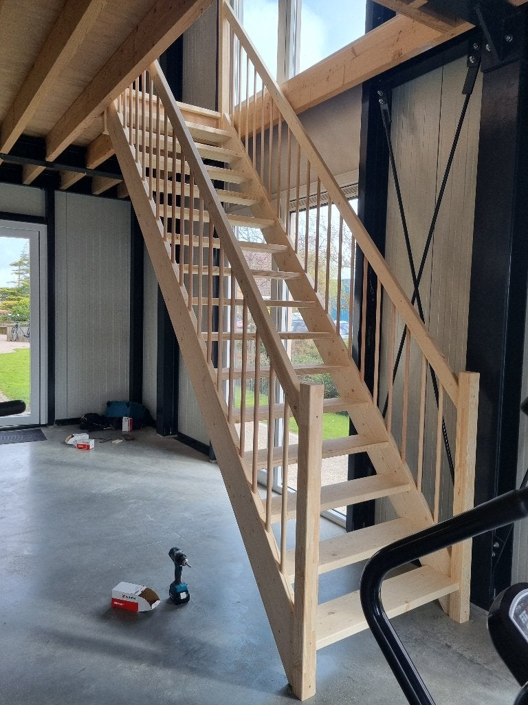 DE GOEDKOOPSTE IN TRAPPEN OP MAAT!!, Doe-het-zelf en Verbouw, Ophalen of Verzenden, Nieuw, Trap, 2 tot 4 meter