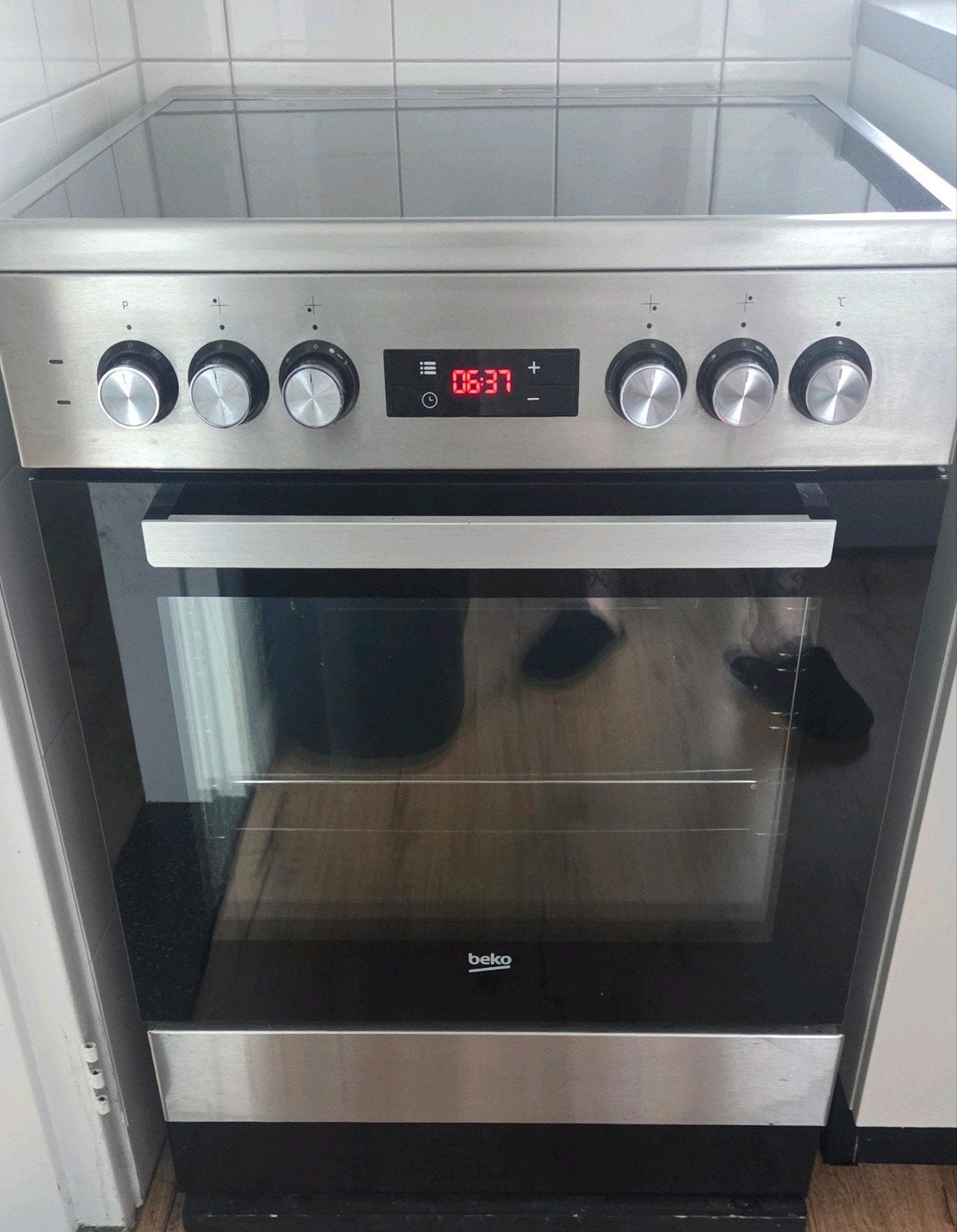 beko elektrische fornuis 2 fase perilex keramische, Witgoed en Apparatuur, Ophalen, 4 kookzones, Vrijstaand, 85 tot 90 cm