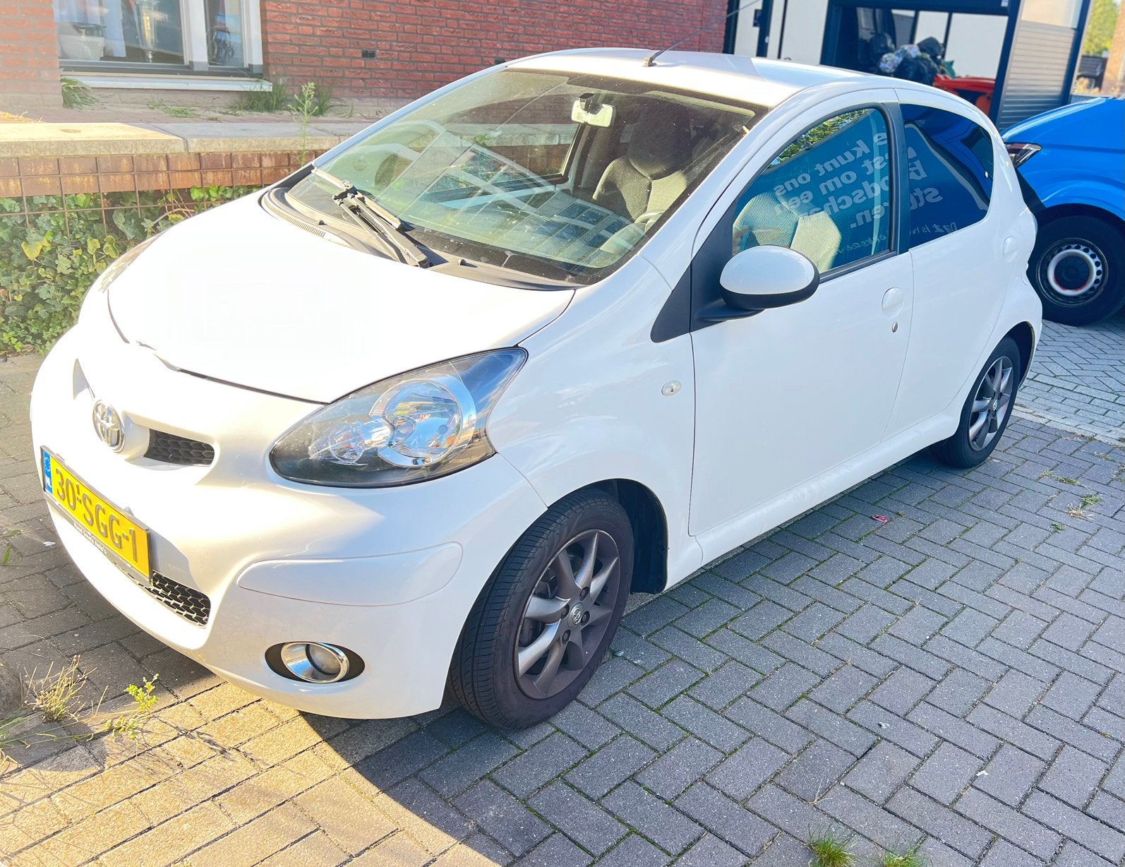 Toyota Aygo 1.0 12V Vvt-i 5DRS 2011 Wit, Voorwielaandrijving, 4 stoelen, Origineel Nederlands, Handgeschakeld