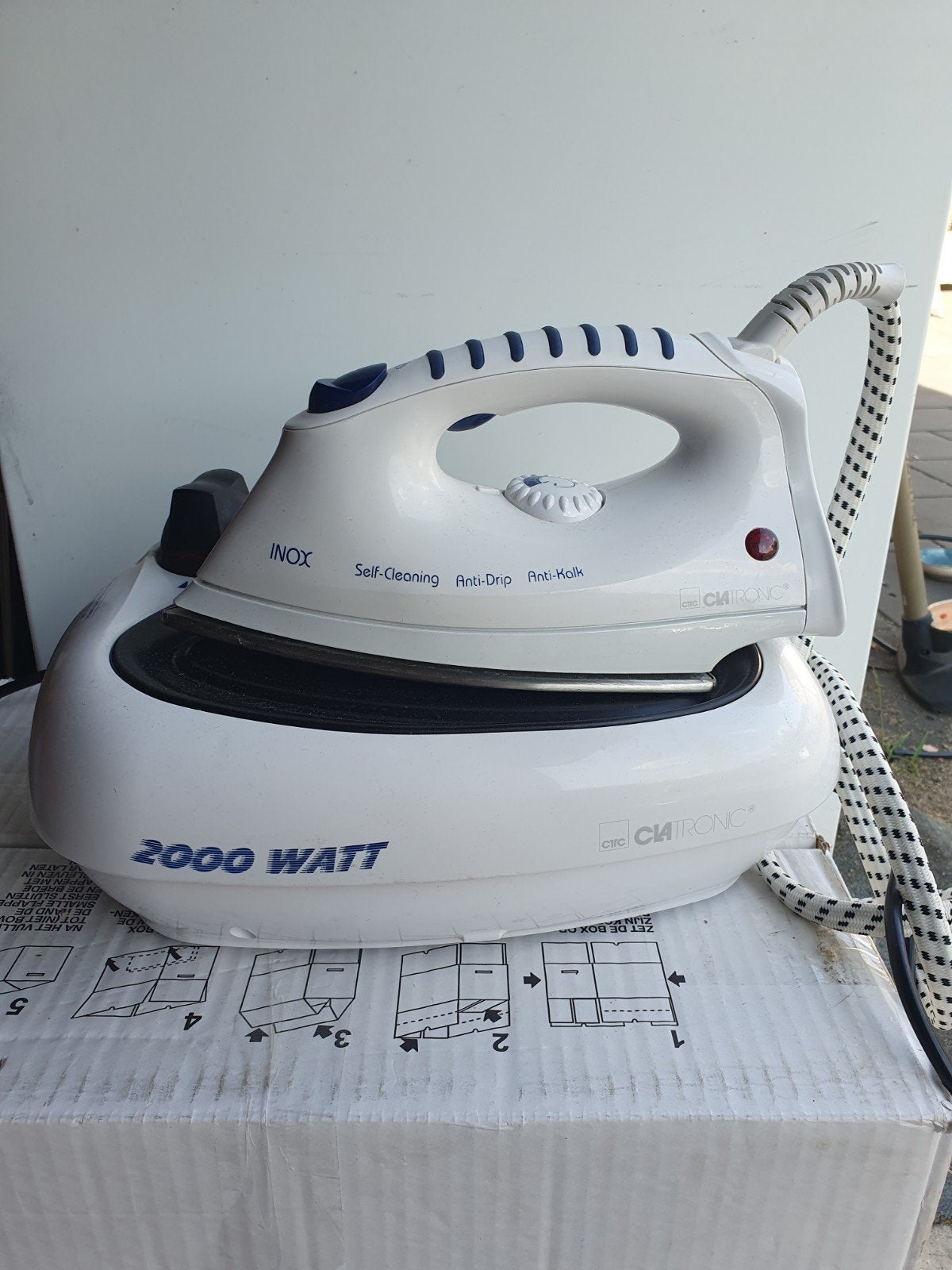 Strijkijzer in goede staat - Clatronic 2000 Watt, Witgoed en Apparatuur, Ophalen of Verzenden, Zo goed als nieuw, Strijkijzer met snoer