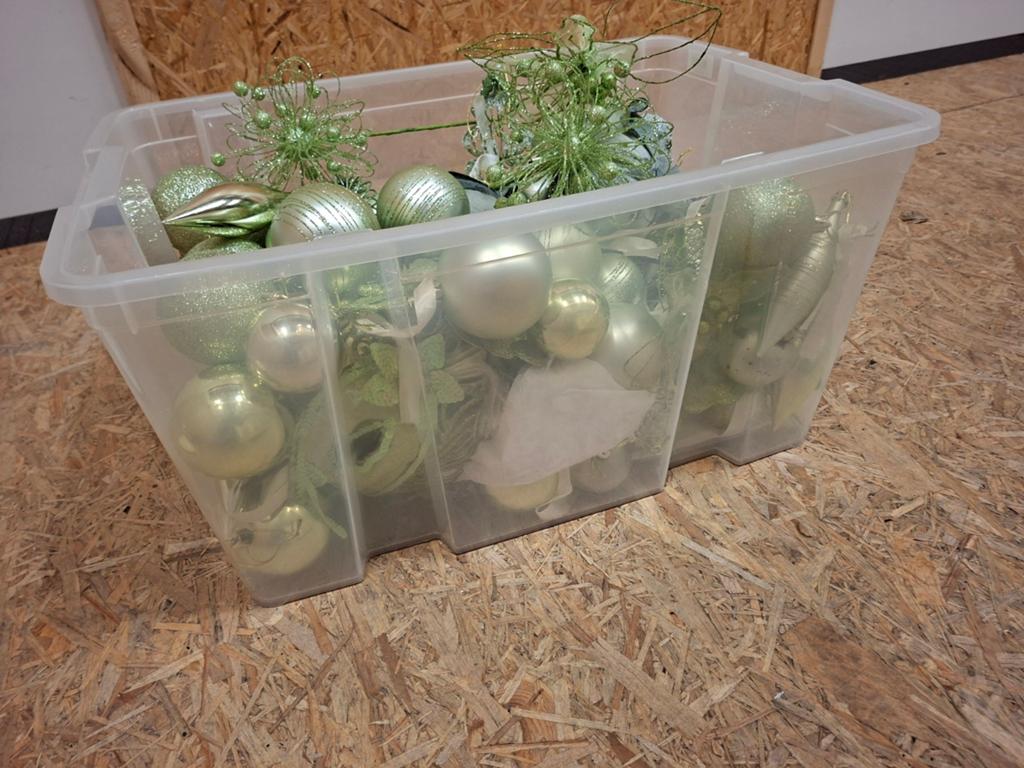 Doos groene kerstballen, Diversen, Kerst, Ophalen of Verzenden, Zo goed als nieuw, Nvt, Nvt