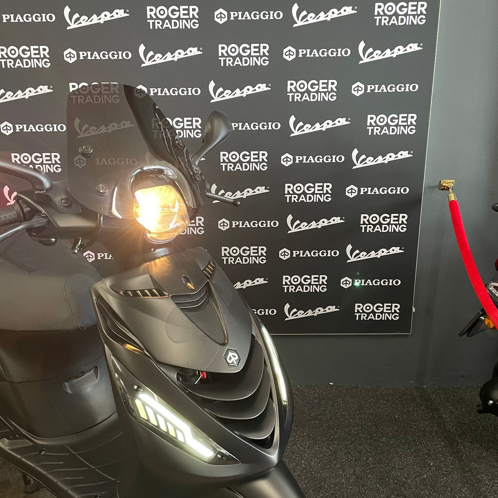 Piaggio Zip 50 4T 2V Mat Zwart 2017 nieuwstaat 4.448km, Fietsen en Brommers, Scooters | Piaggio, Ophalen, Q, Piaggio, Zip