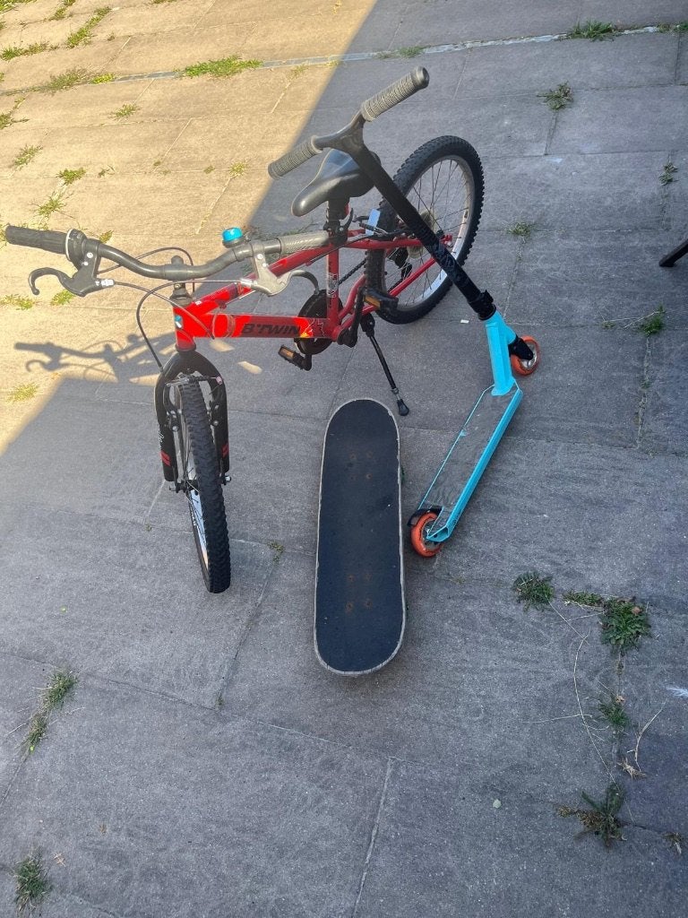 B'Twin Racingboy 320 Kinderfiets, Oxelo (Scooter,Skateboard), Ophalen, Gebruikt, Velgrem, Versnellingen