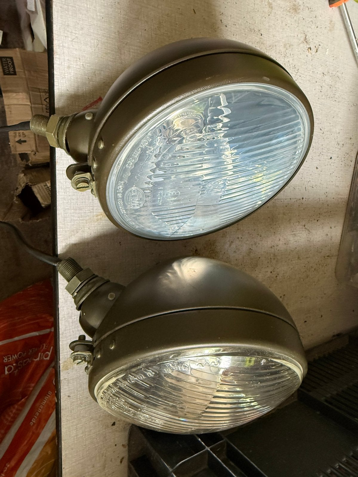 2x originele HELLA H4 koplamp DAF militair voertuigen YA-328, Ophalen of Verzenden