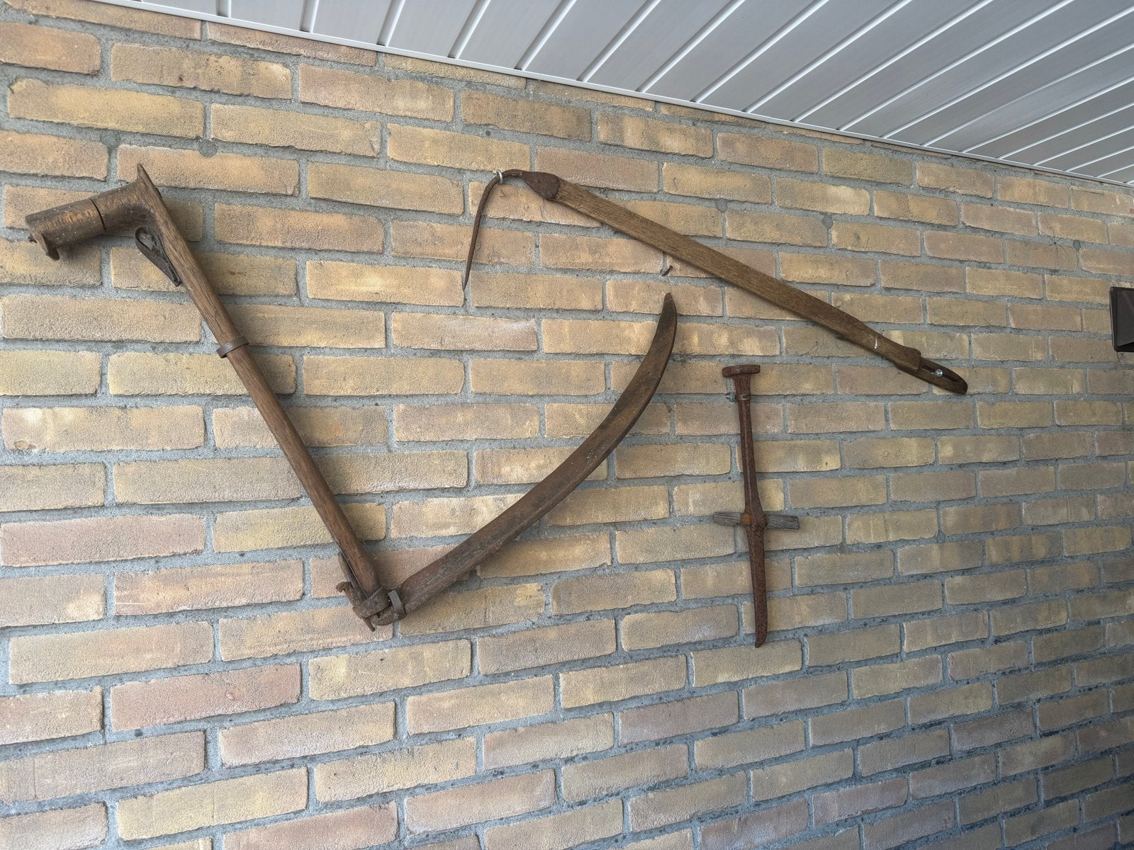 Antieke zicht met pikhaak en haarijzer, Ophalen