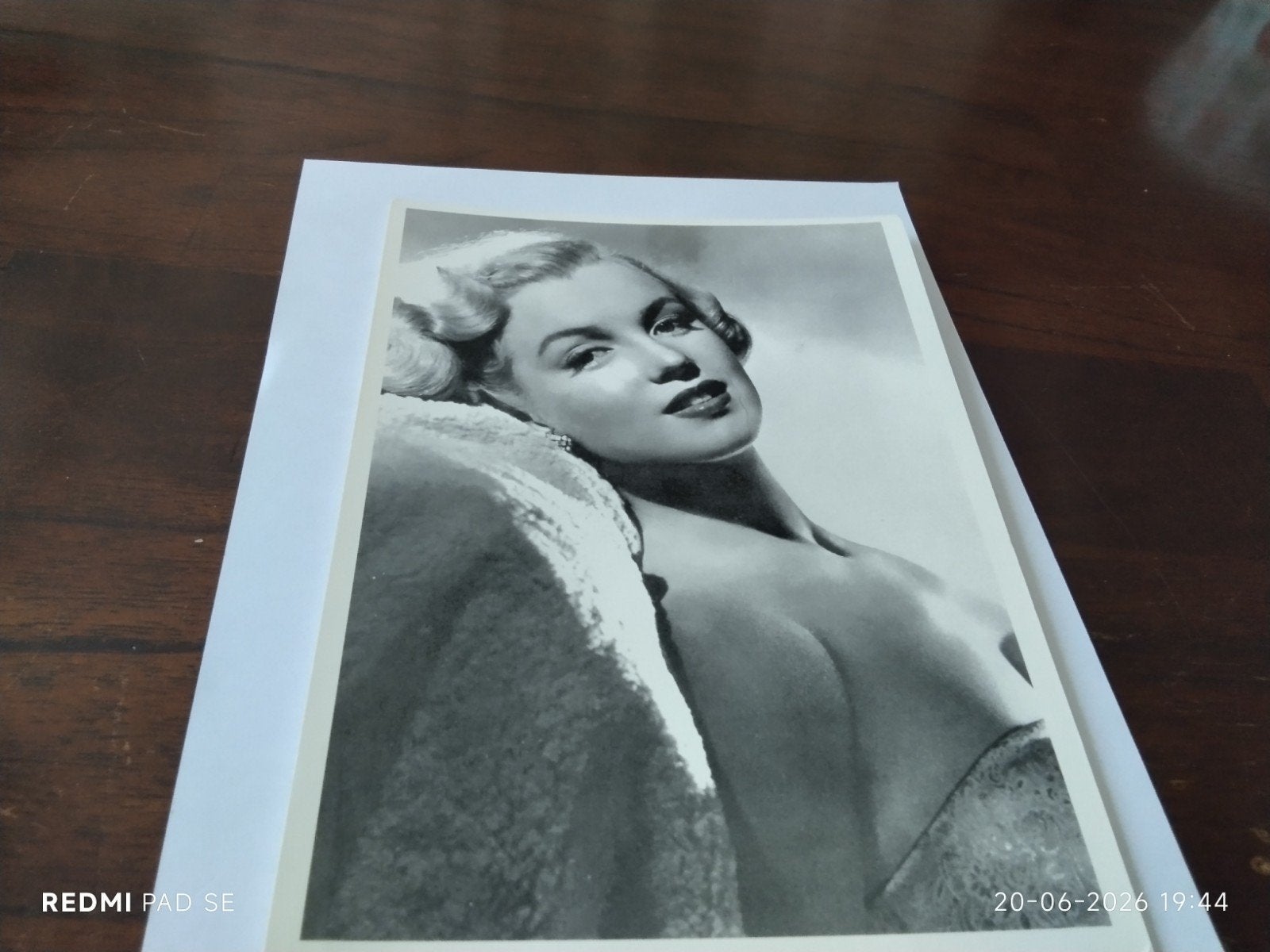 Marilyn Monroe Ansichtkaart - Zwart-wit Portret, Verzamelen, Ophalen of Verzenden, 1940 tot 1960, Ongelopen, Sterren en Beroemdheden