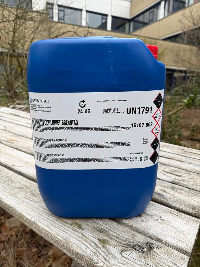 20 liter jerrycan  voorheen gevuld met  bleekwater, Ophalen
