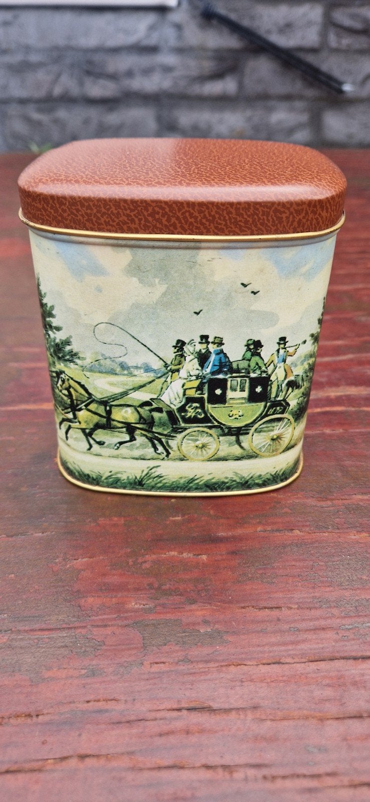 Vintage blikken trommel met koetsafbeelding, Verzamelen, Ophalen of Verzenden, Gebruikt, Koek(jes), Overige merken