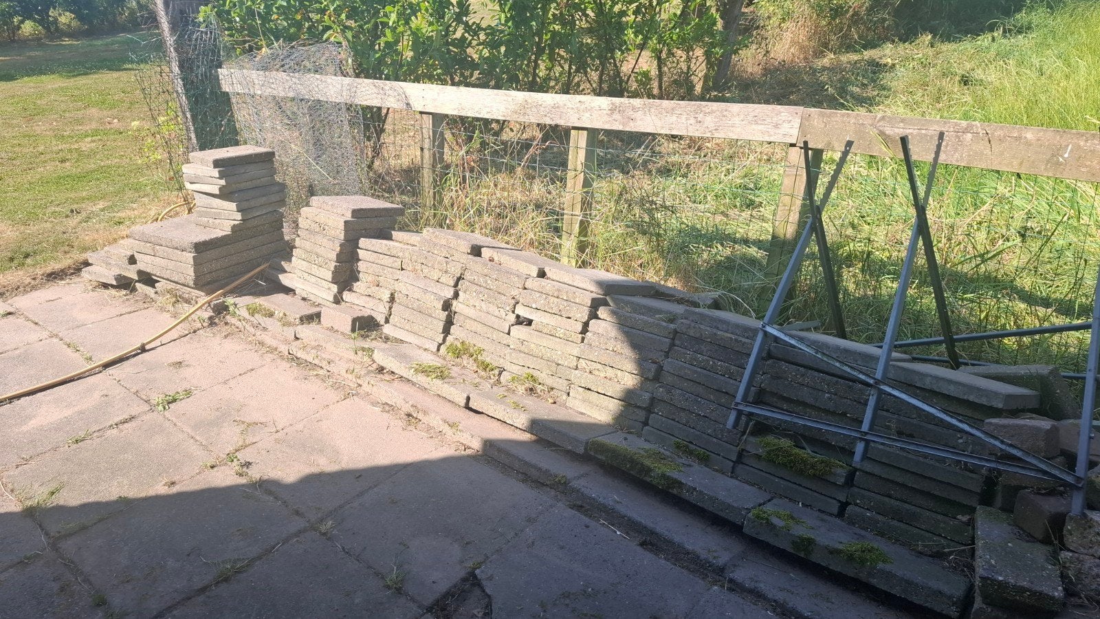 Gratis stoeptegels en stoepbanden, Tuin en Terras, Tegels en Klinkers, Ophalen, Gebruikt, 10 m² of meer, Beton