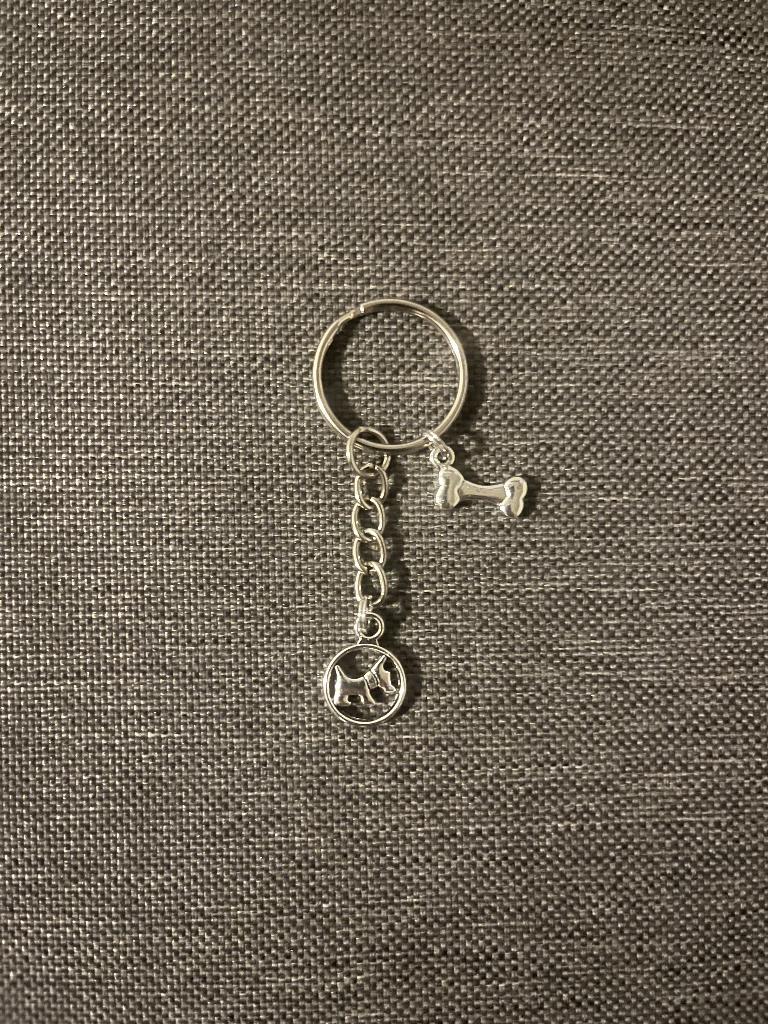 Sleutelhangers hond pup terriër met bot, 2 hangers, Ophalen of Verzenden, Nieuw, Dier of Natuur